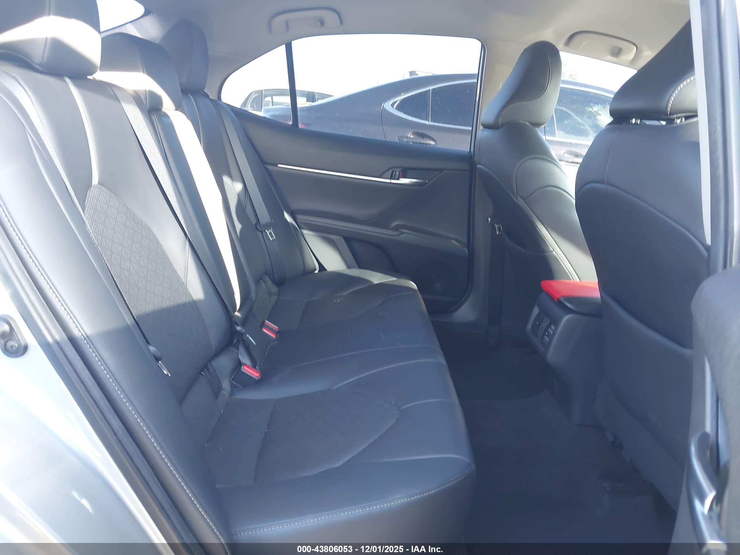 TOYOTA CAMRY image 8