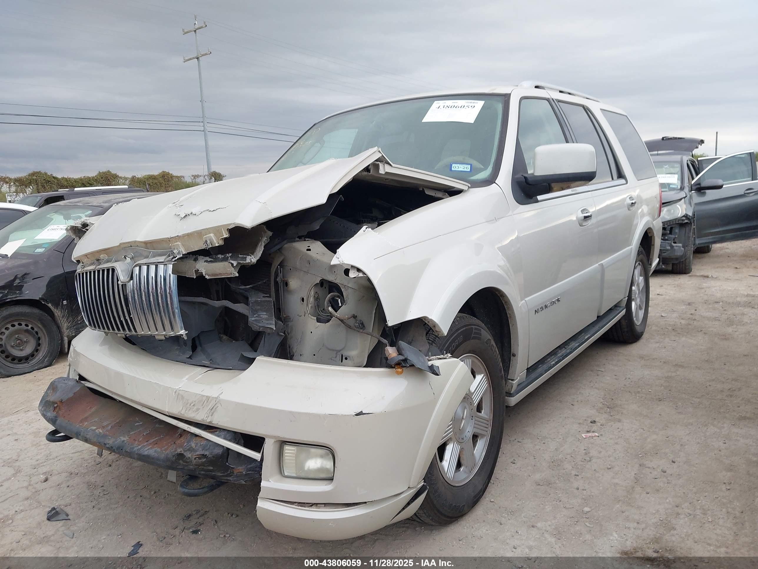 LINCOLN NAVIGATOR image 6