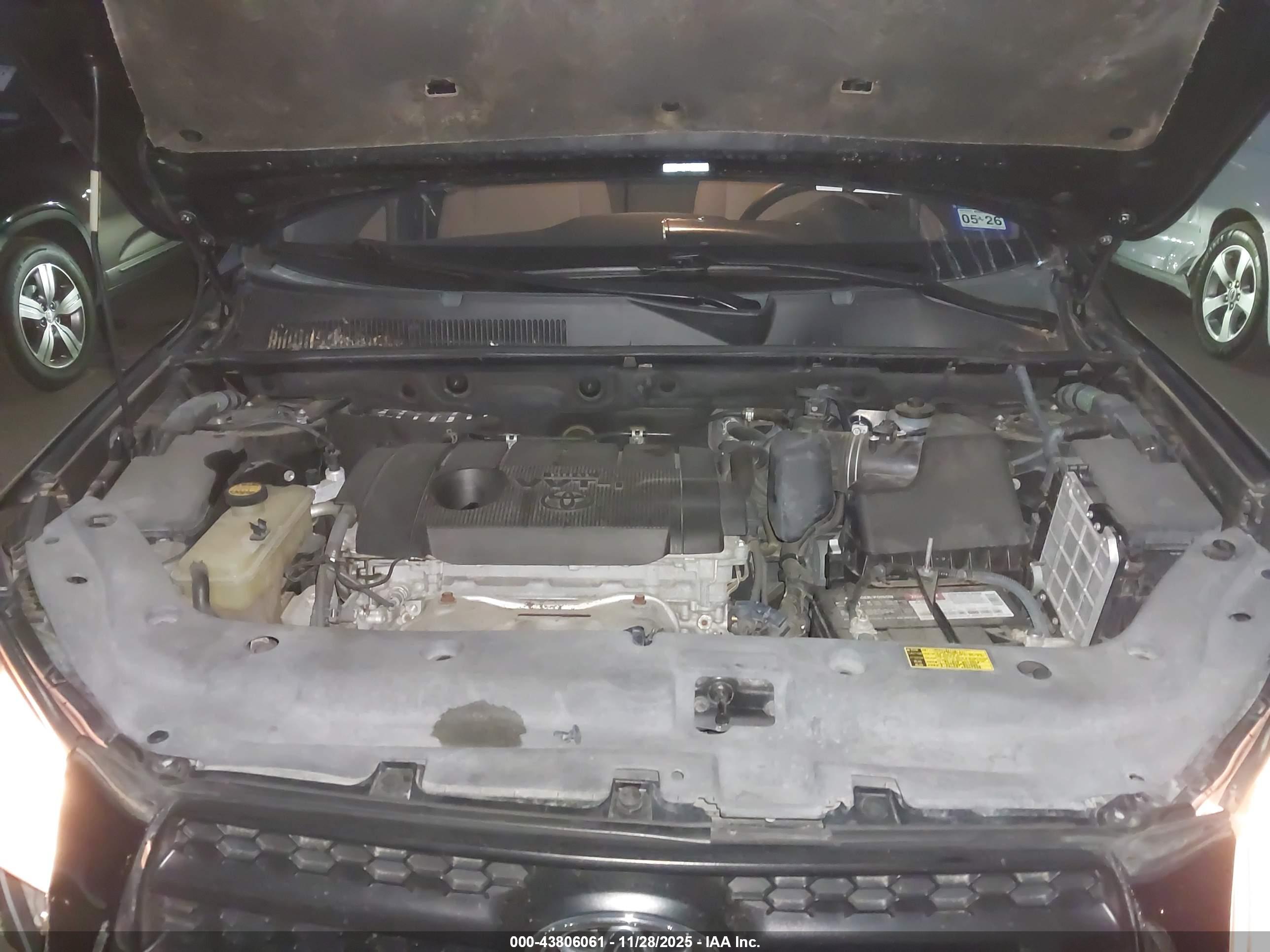 TOYOTA RAV4 image 10
