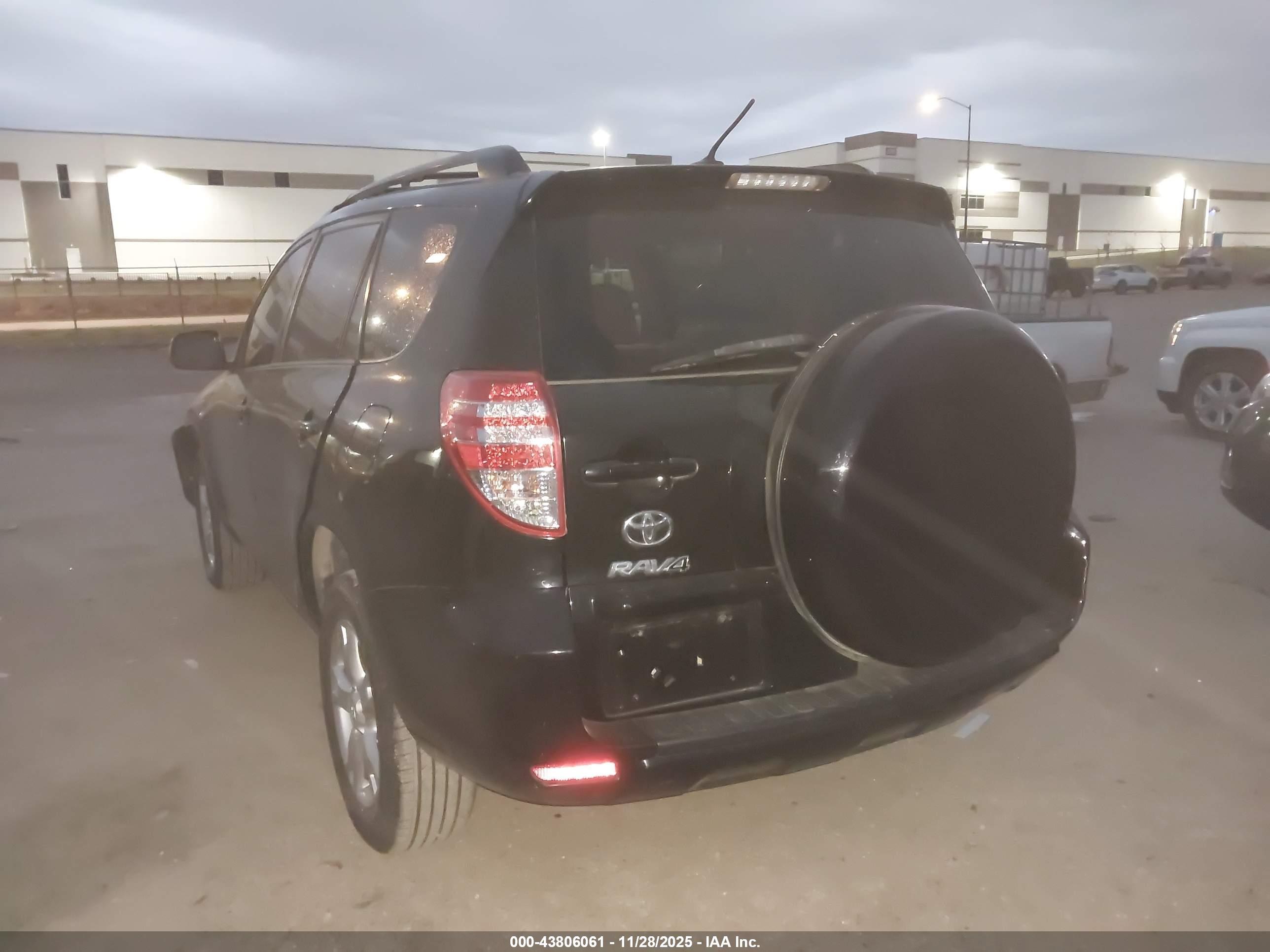 TOYOTA RAV4 image 3