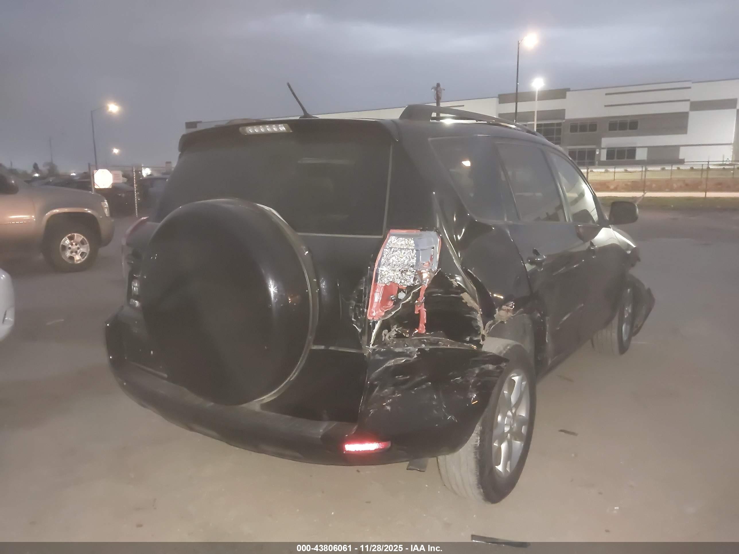 TOYOTA RAV4 image 4