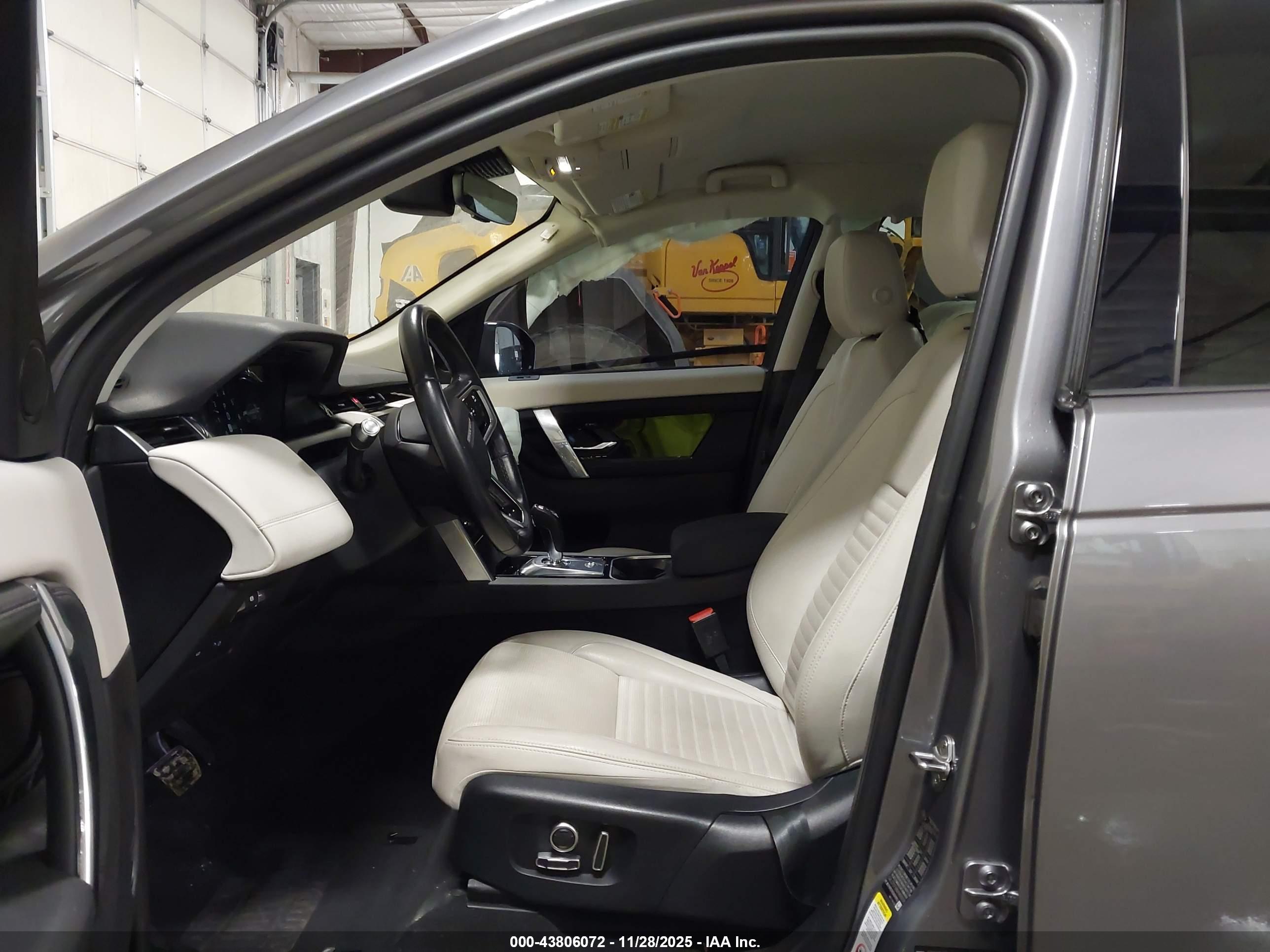 LAND ROVER image 5