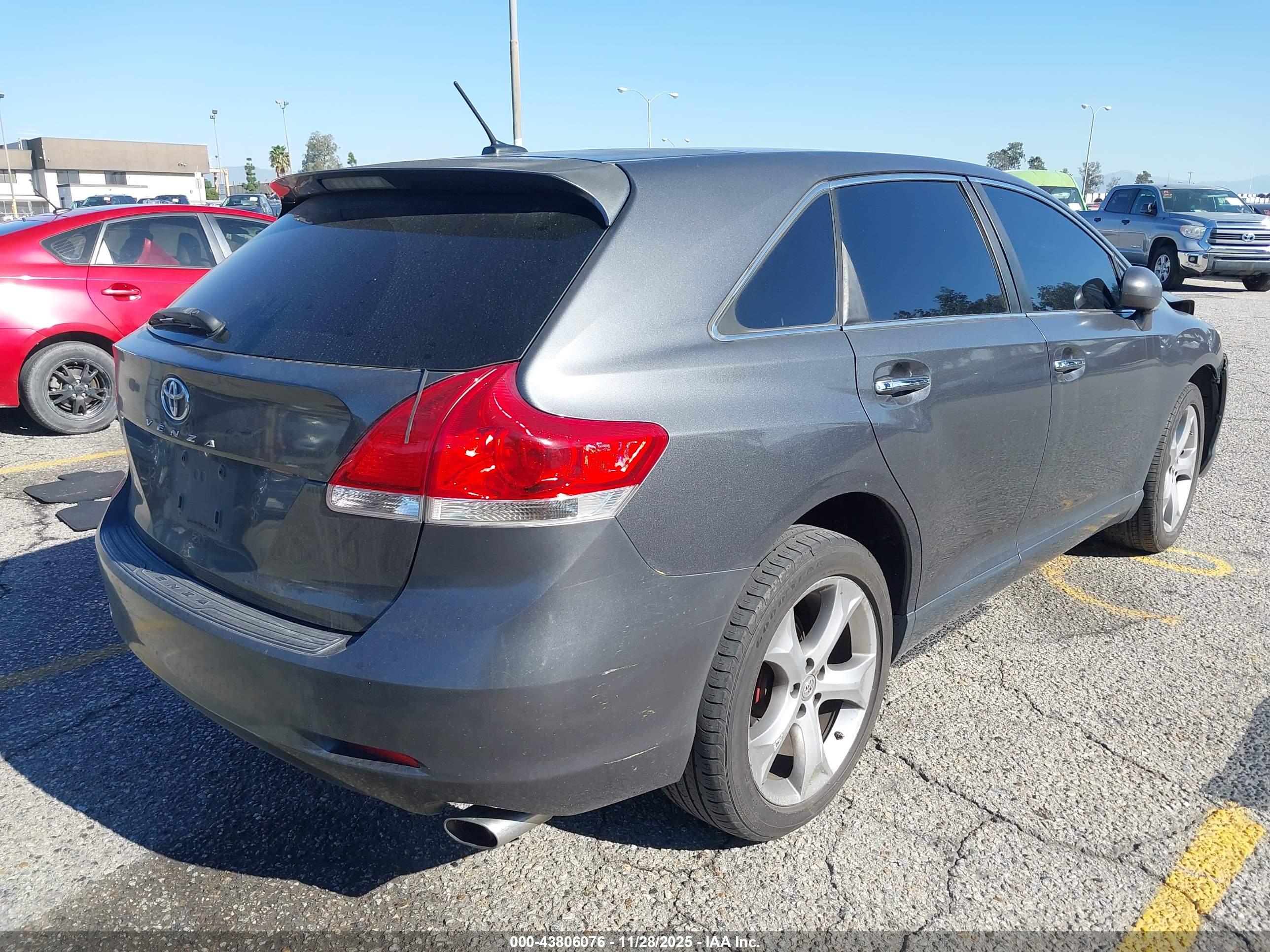 TOYOTA VENZA image 4