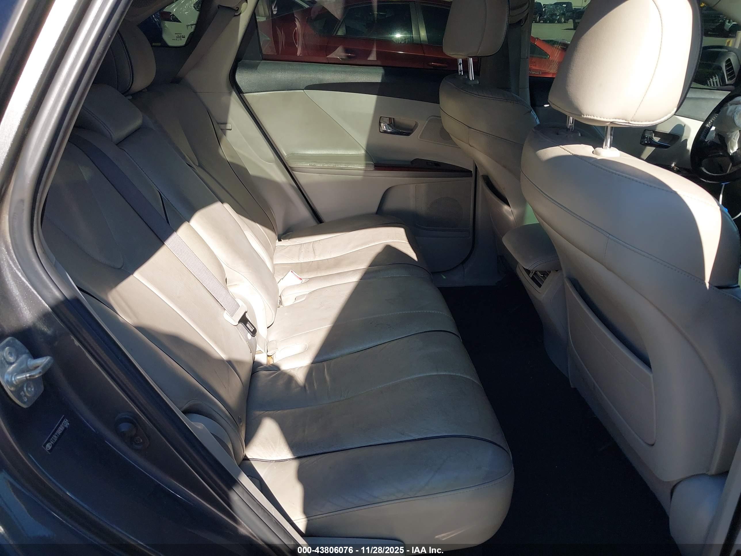 TOYOTA VENZA image 8