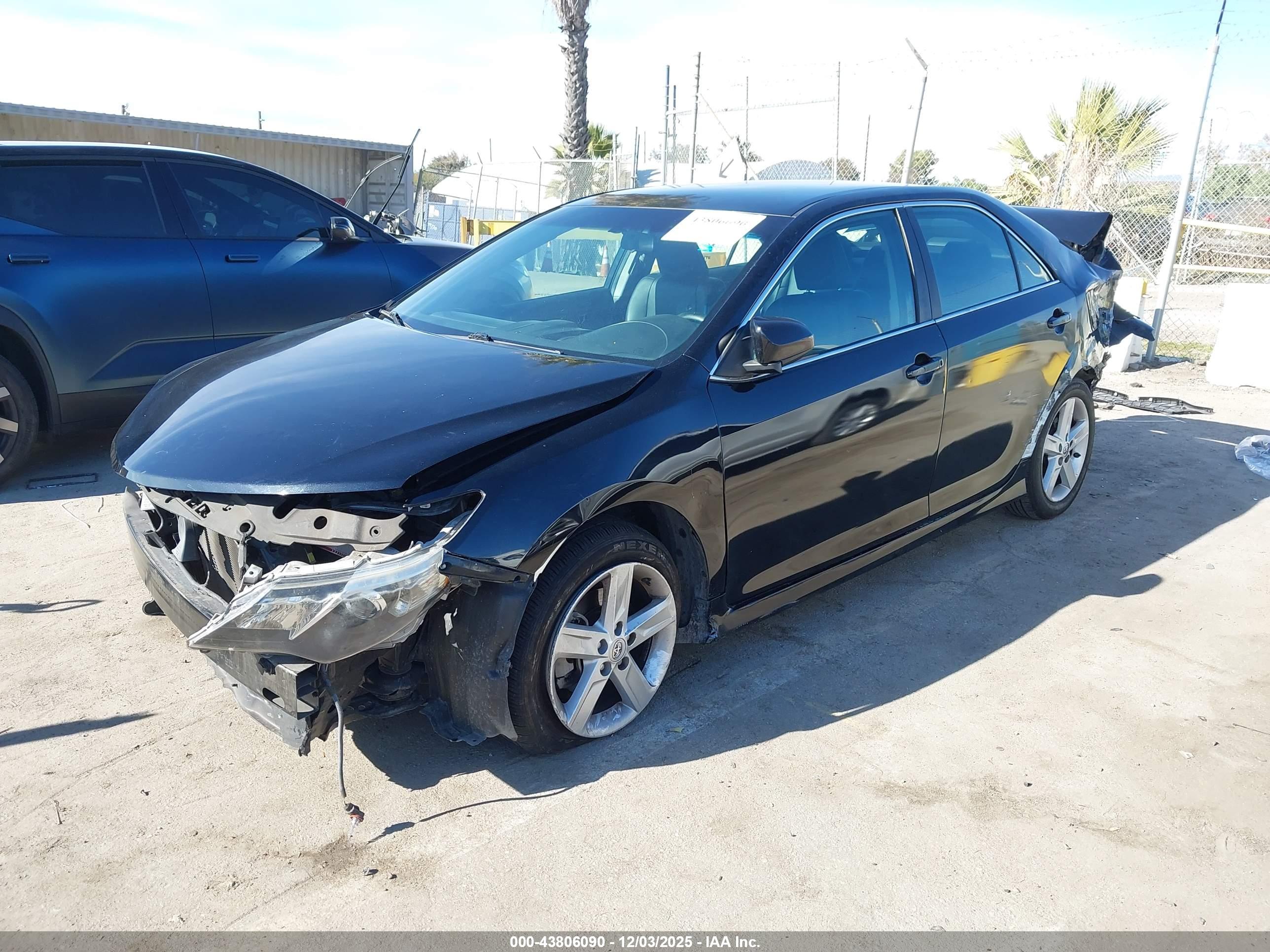 TOYOTA CAMRY image 2