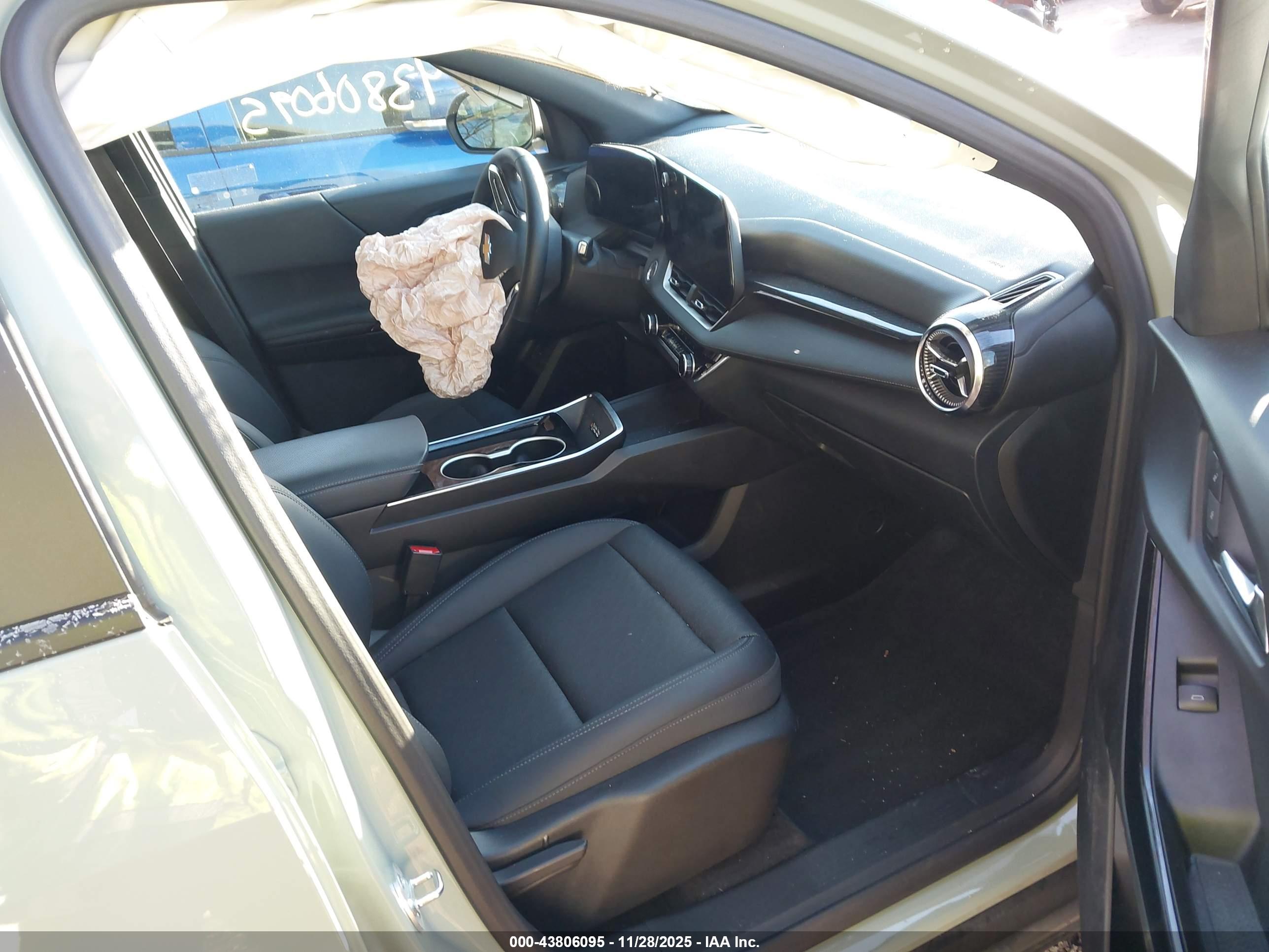 CHEVROLET EQUINOX image 5