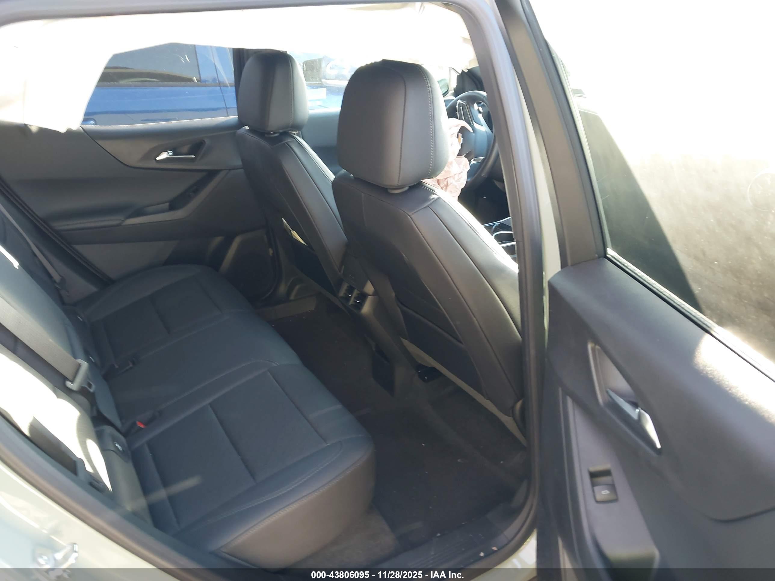 CHEVROLET EQUINOX image 8