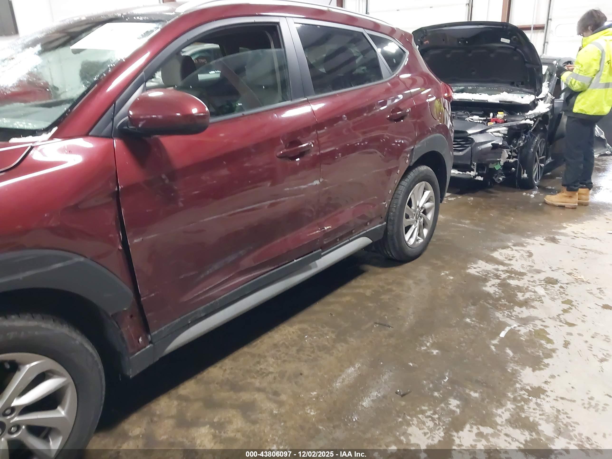 HYUNDAI TUCSON image 6