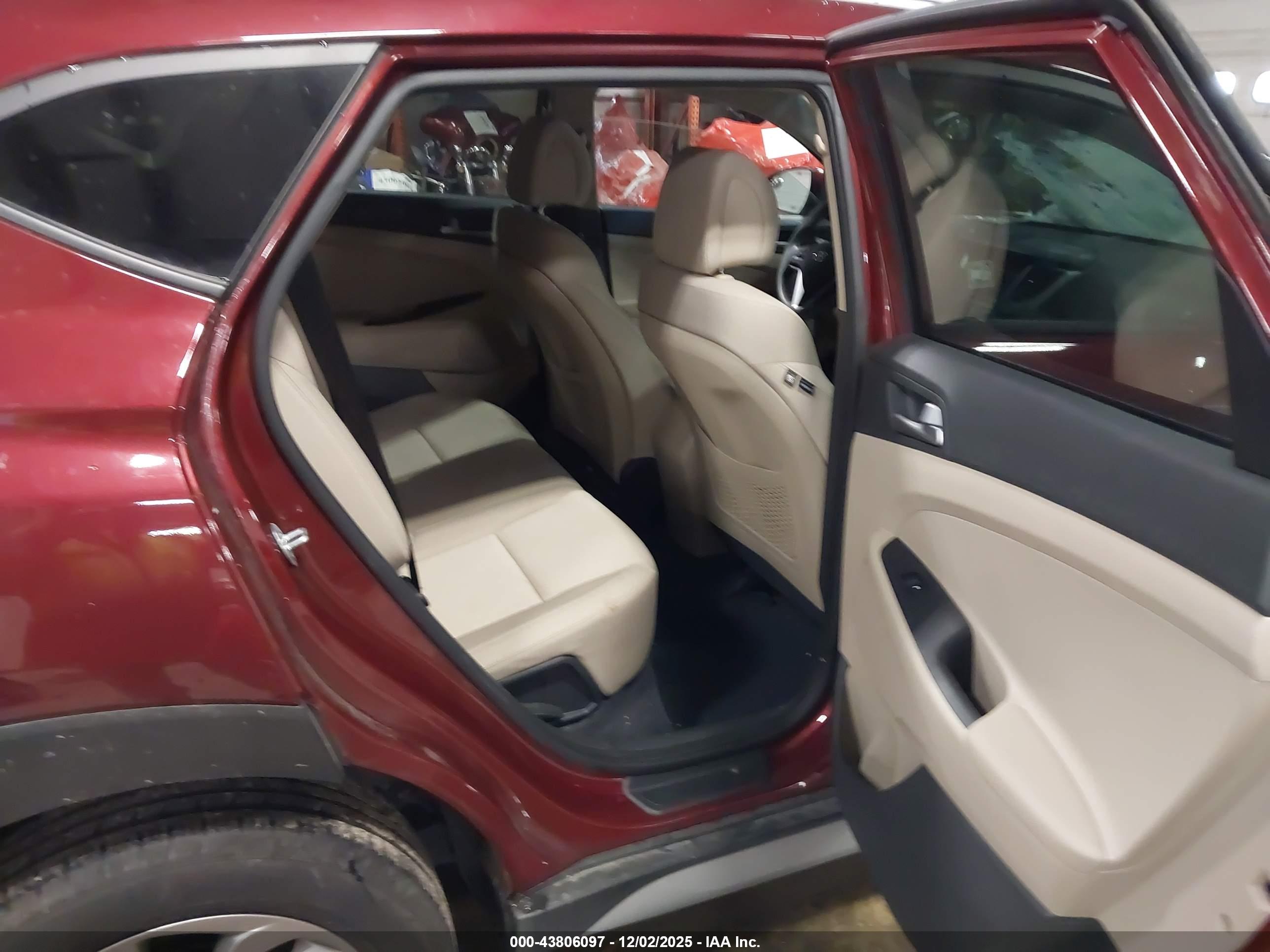 HYUNDAI TUCSON image 8