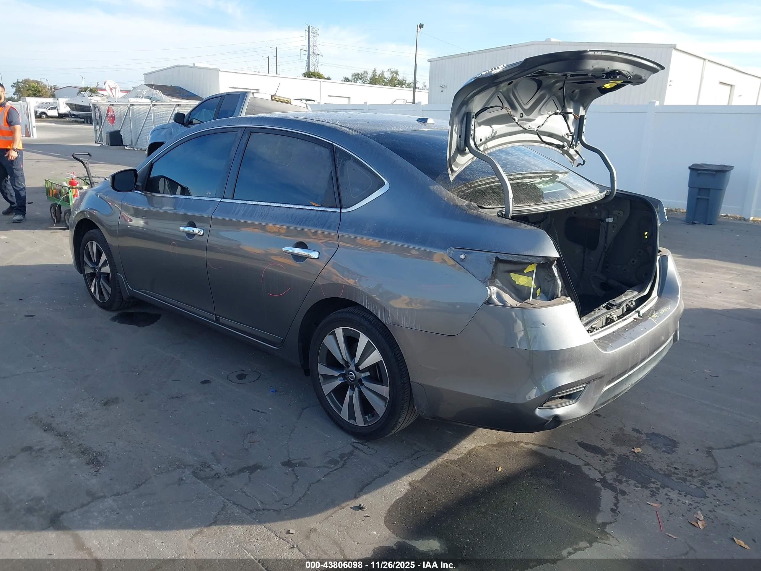 NISSAN SENTRA image 3