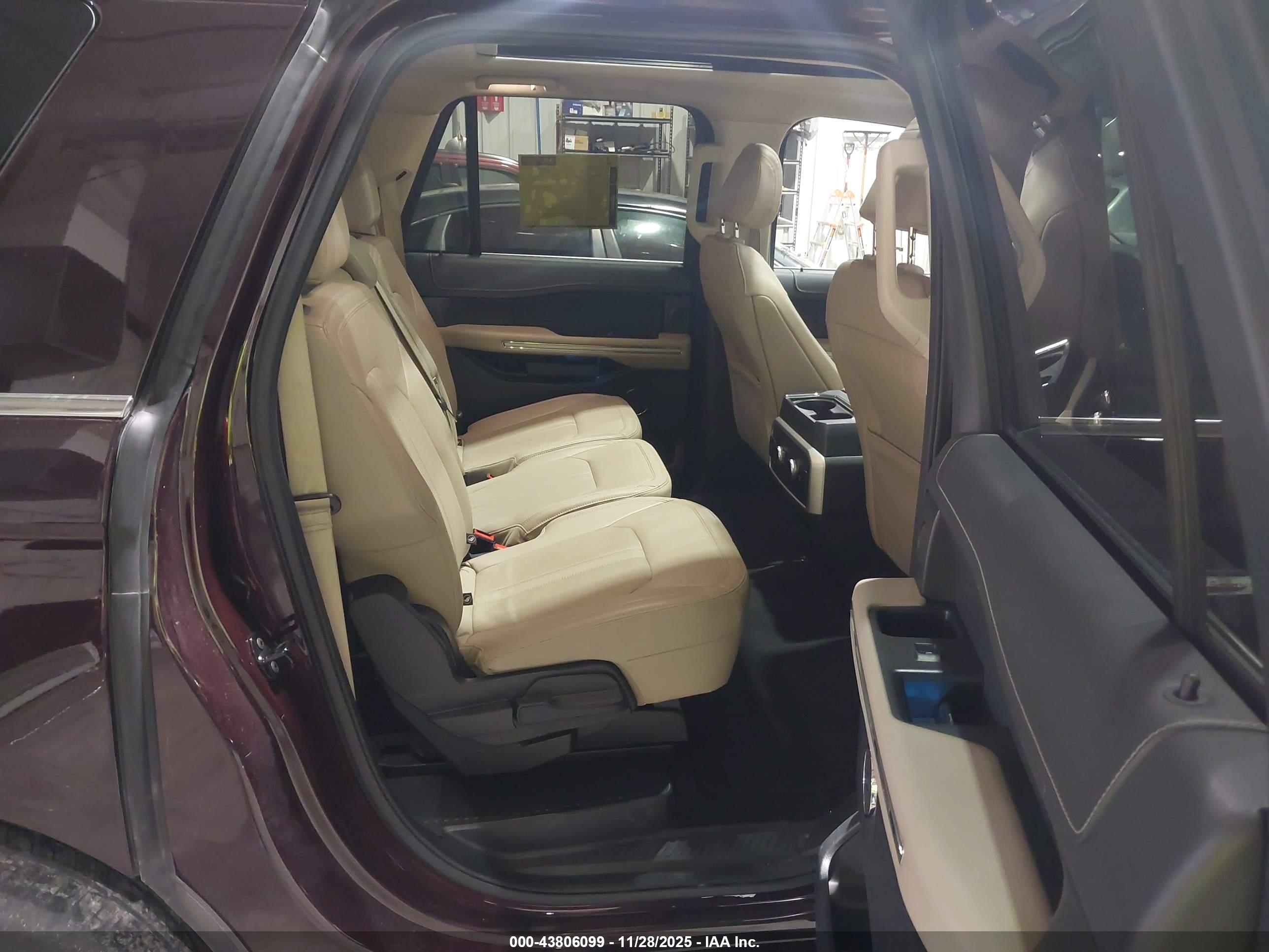 FORD EXPEDITION image 8