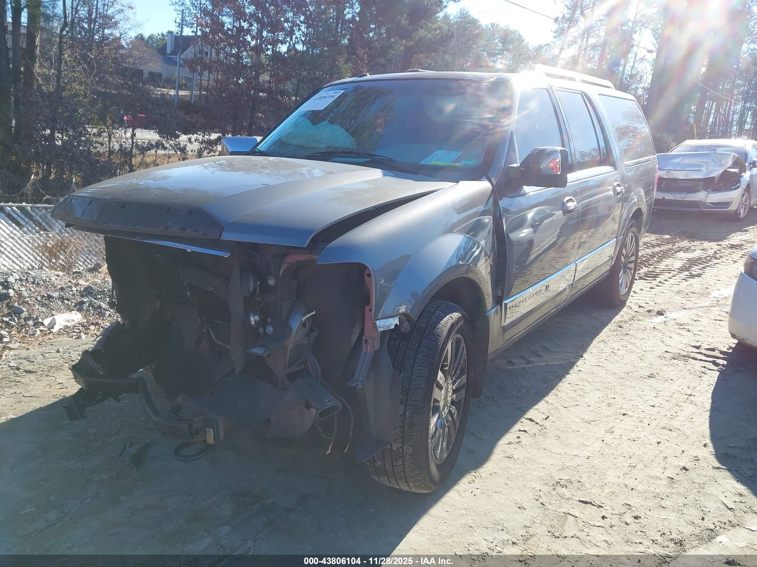 LINCOLN NAVIGATOR image 2