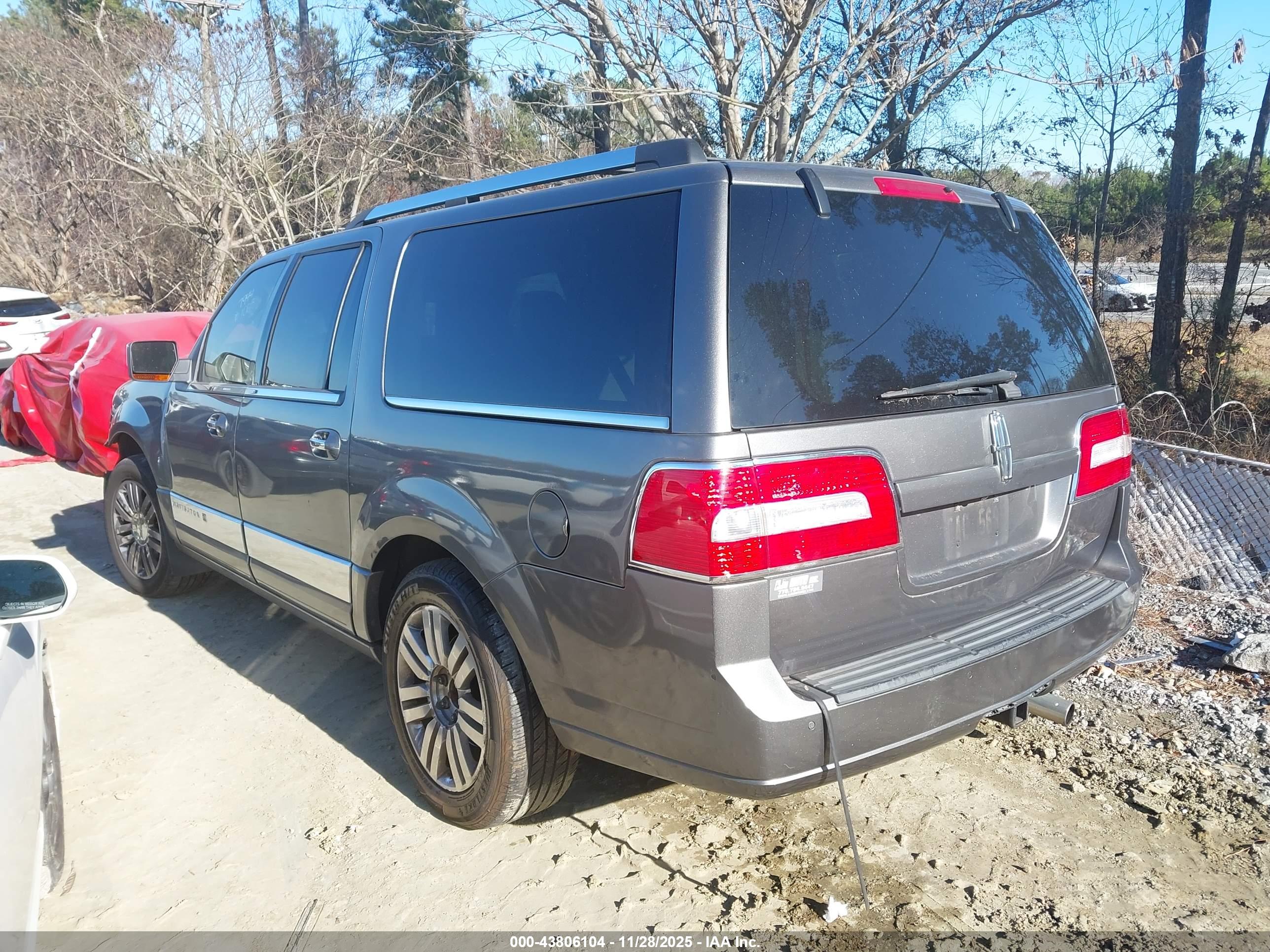 LINCOLN NAVIGATOR image 3