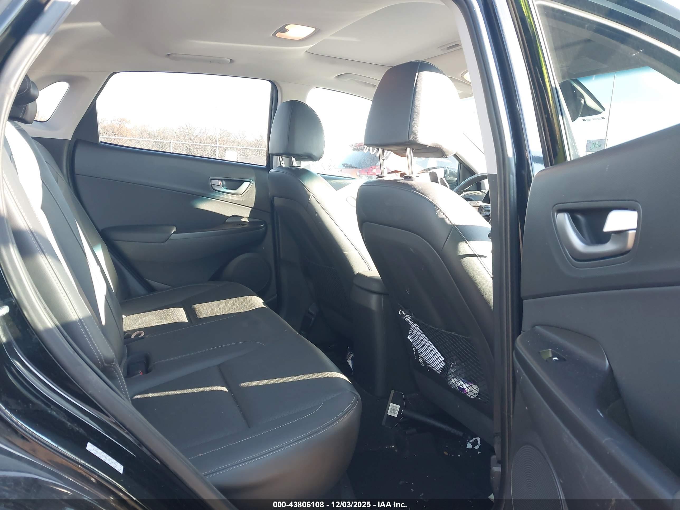 HYUNDAI KONA image 8