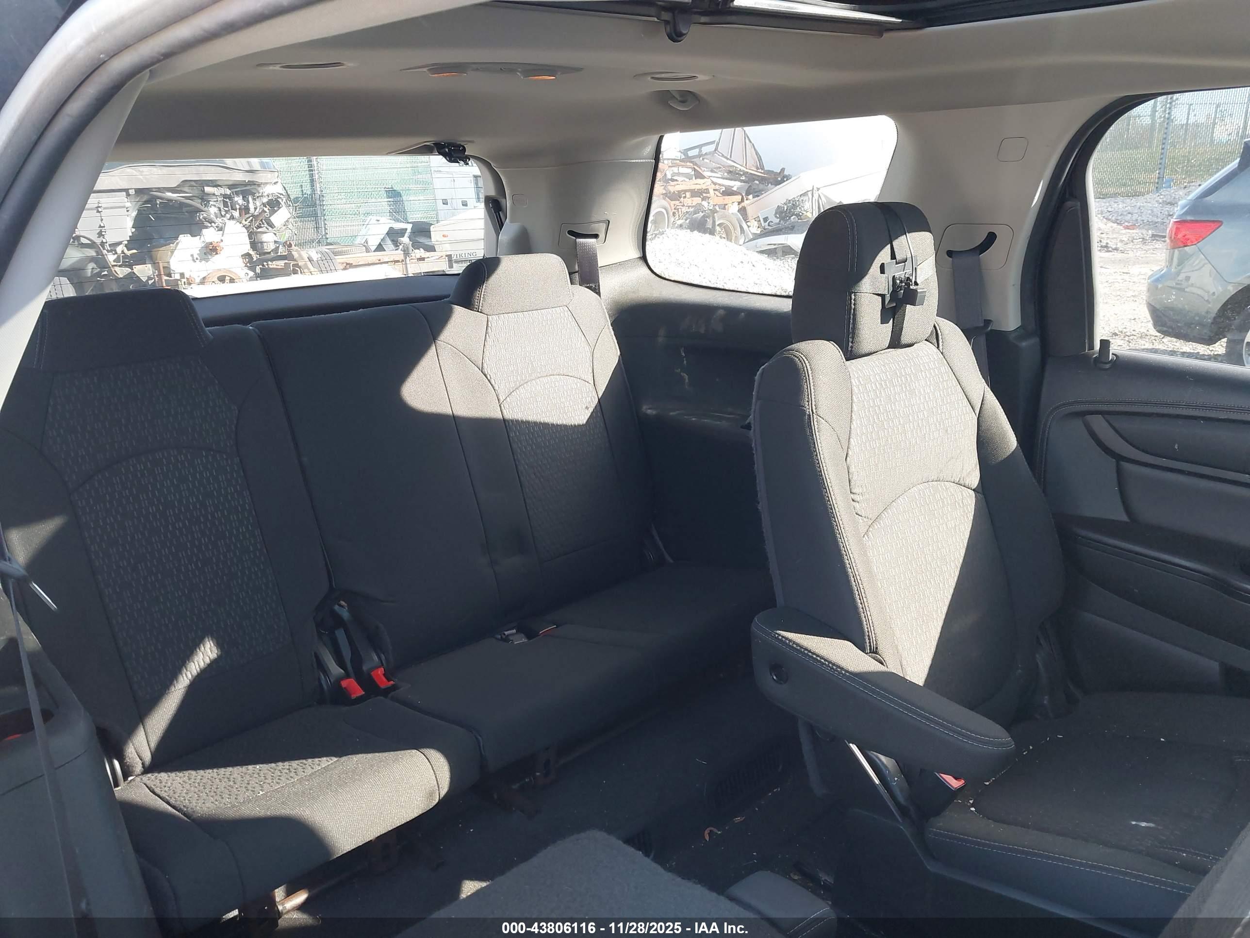 GMC ACADIA image 8