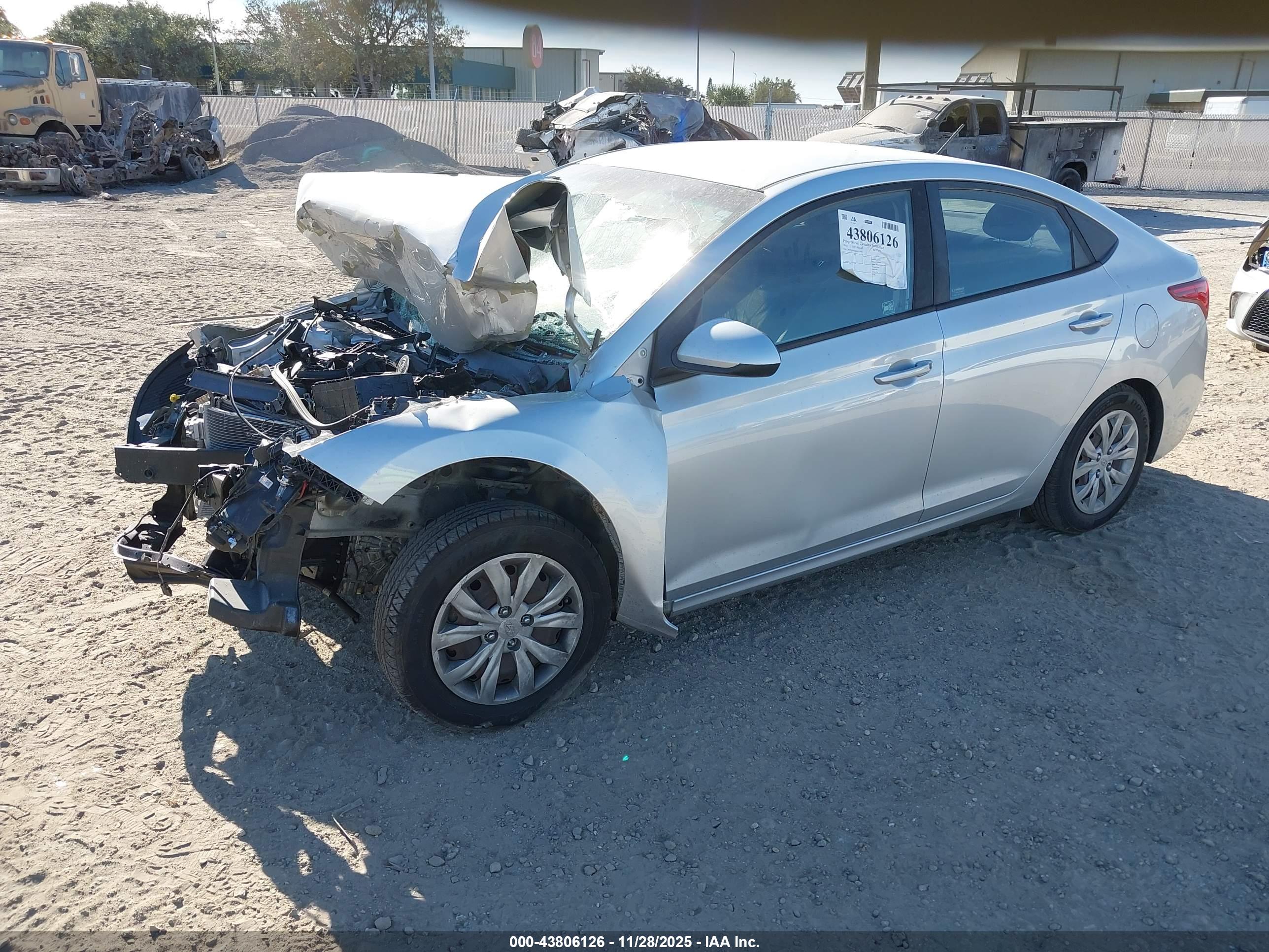 HYUNDAI ACCENT image 2