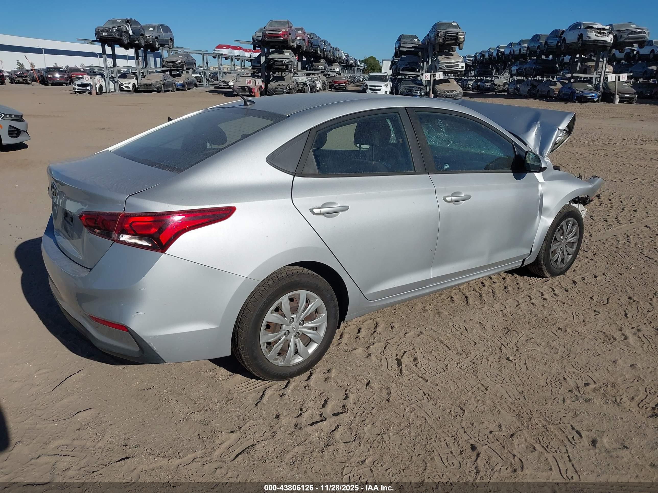 HYUNDAI ACCENT image 4