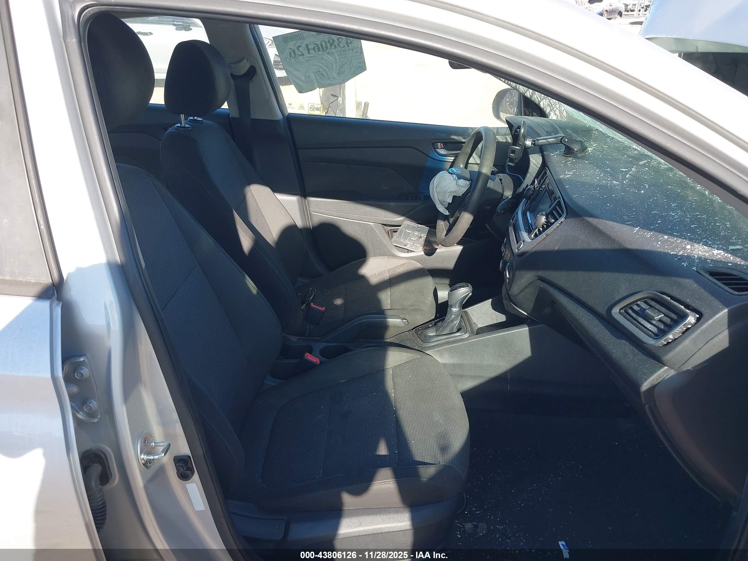 HYUNDAI ACCENT image 5
