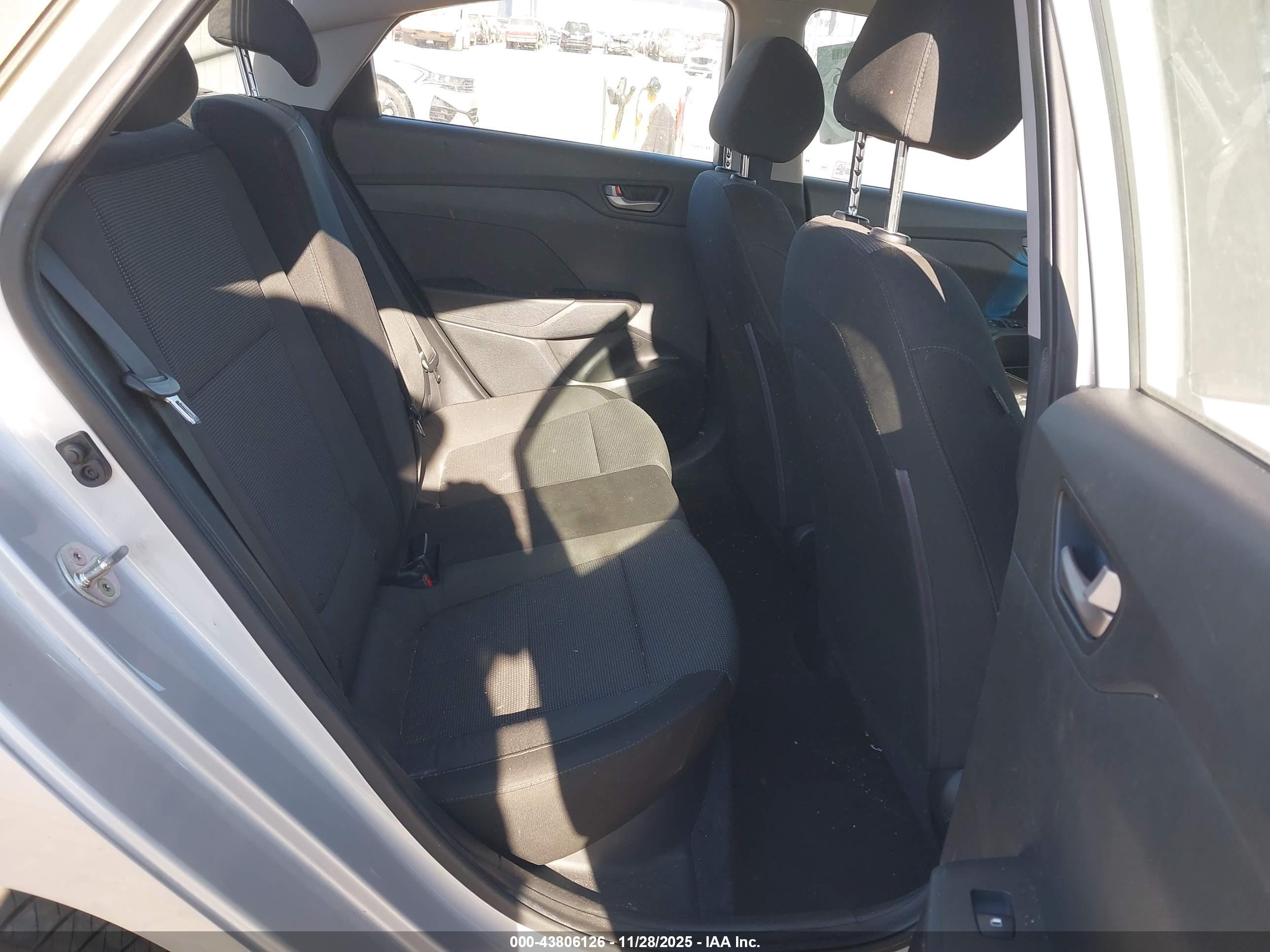 HYUNDAI ACCENT image 8