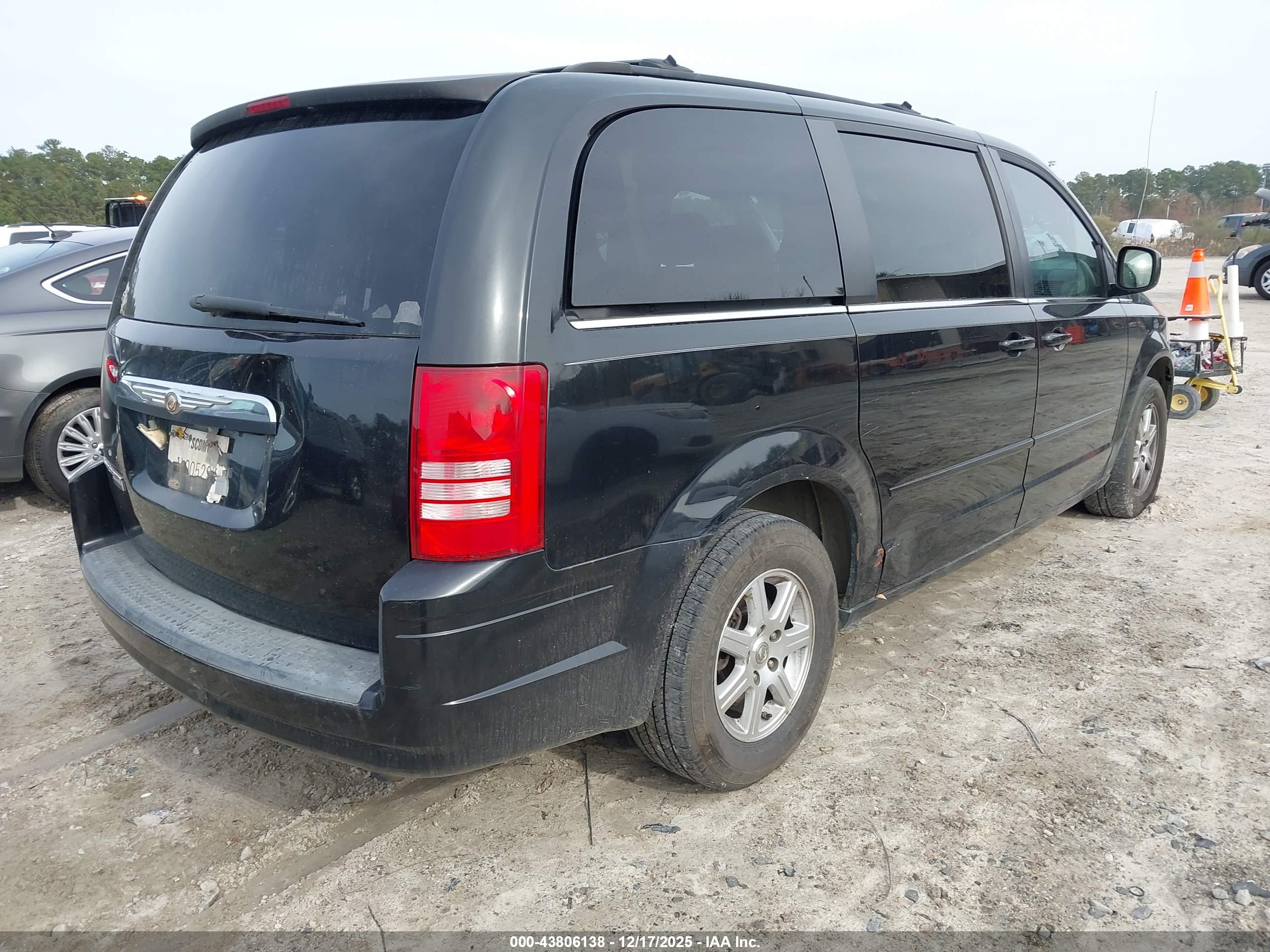 CHRYSLER TOWN image 4