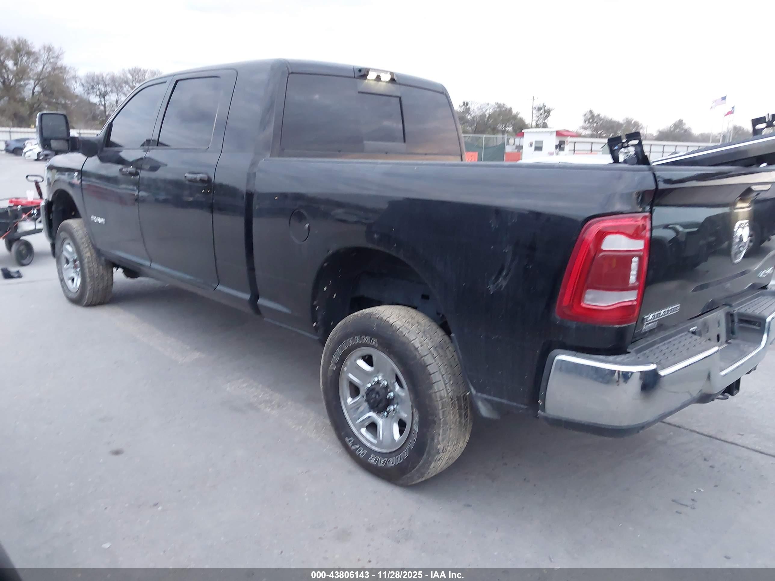 RAM 2500 image 3