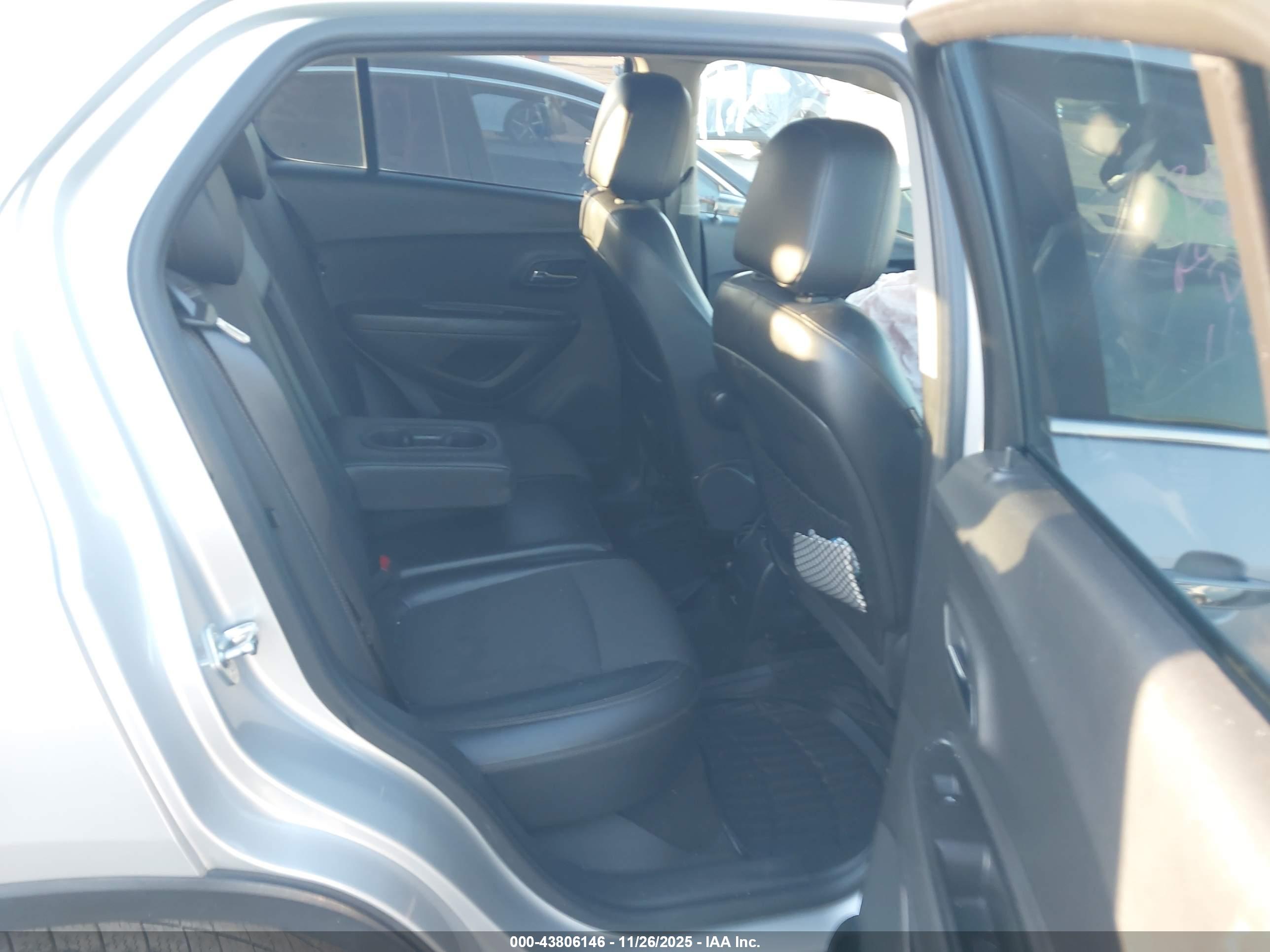 CHEVROLET TRAX image 8