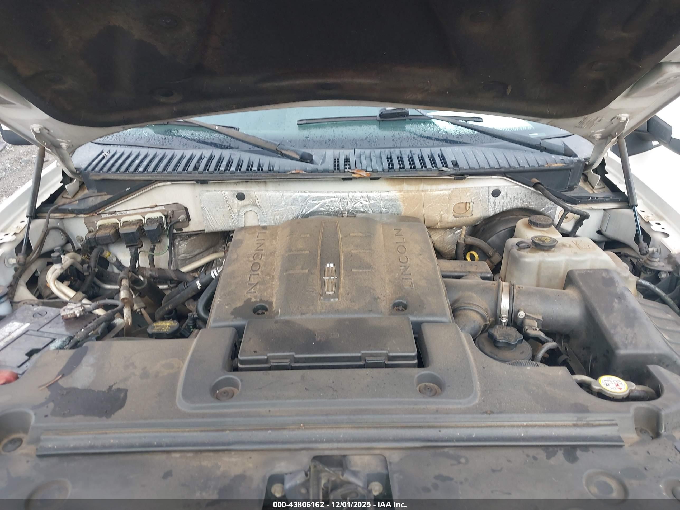 LINCOLN NAVIGATOR image 10