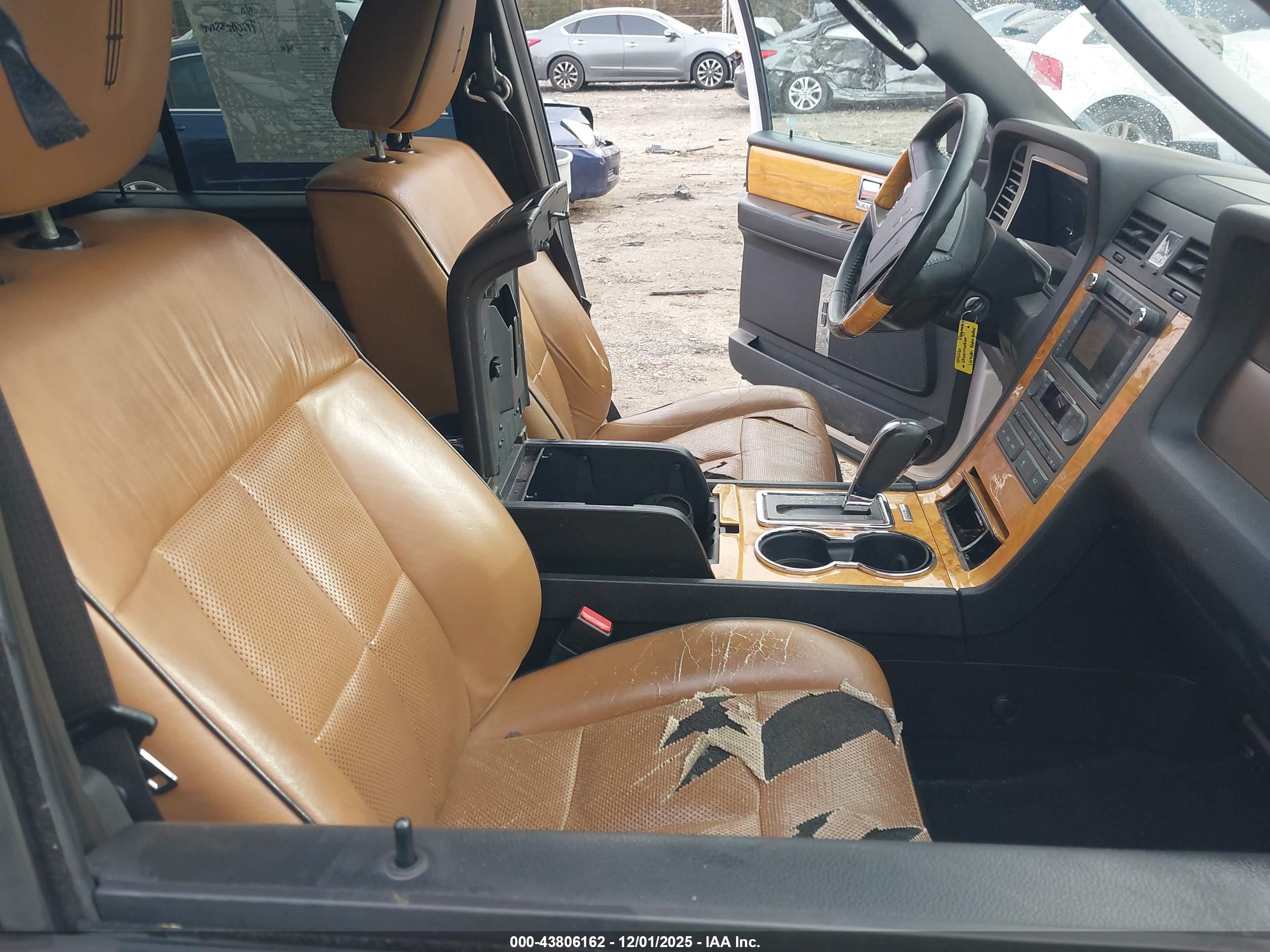 LINCOLN NAVIGATOR image 5