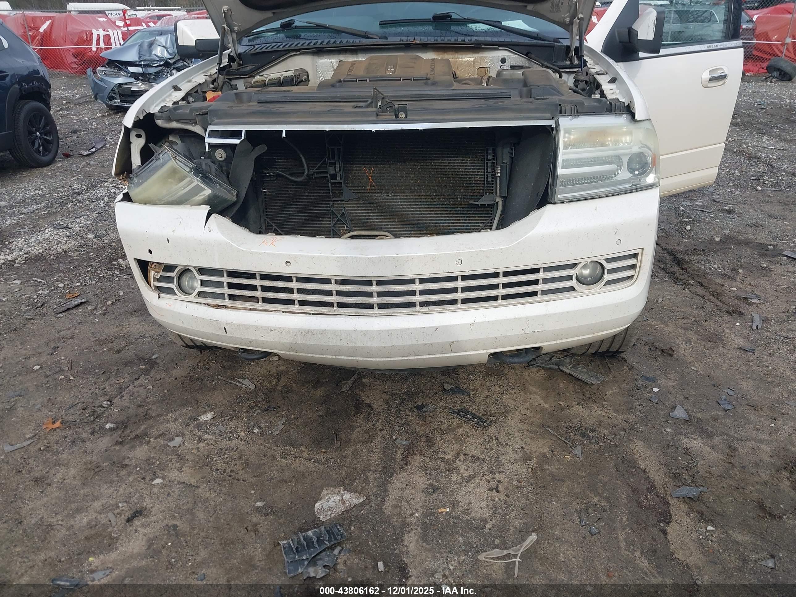 LINCOLN NAVIGATOR image 6