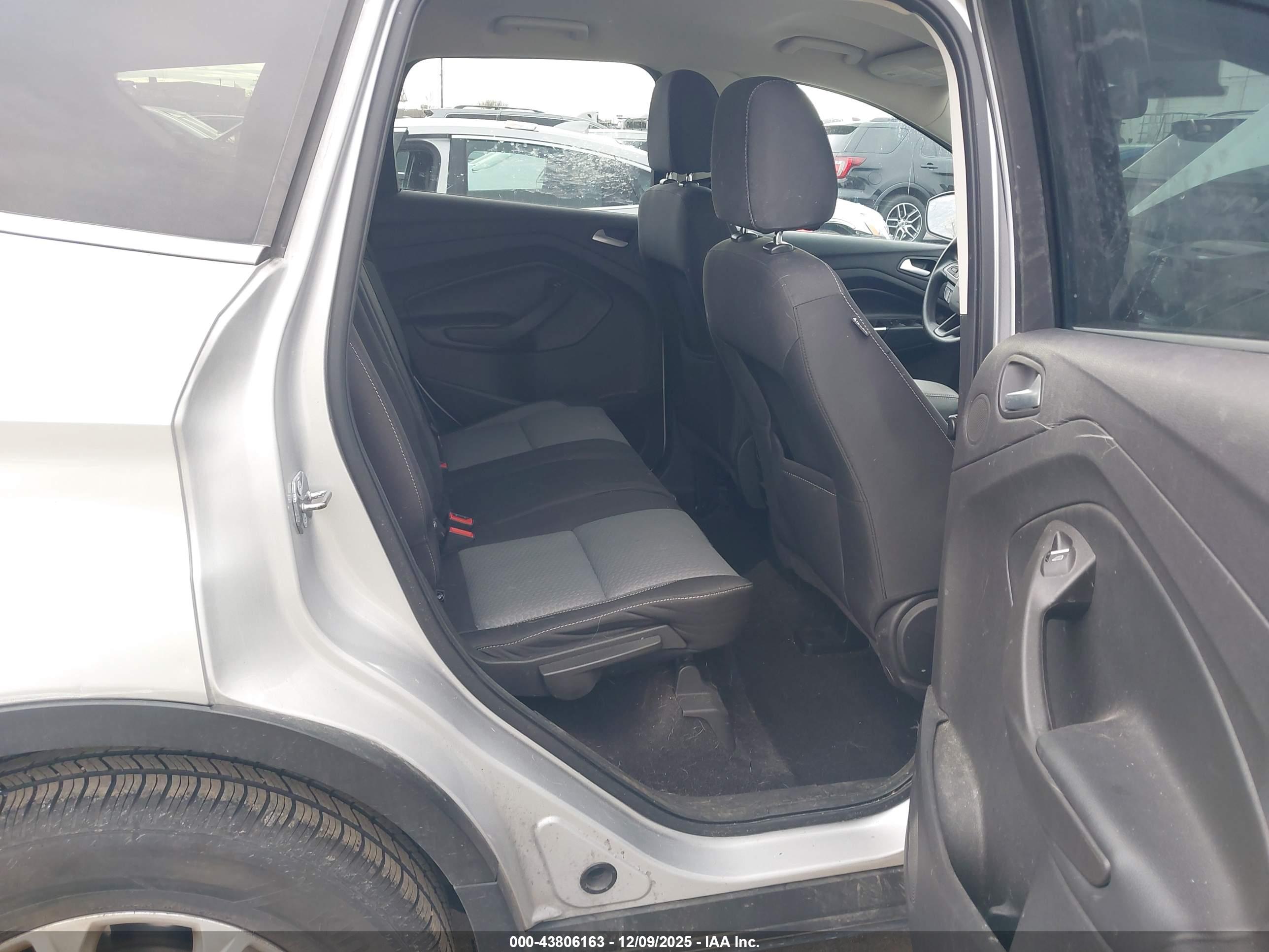 FORD ESCAPE image 8