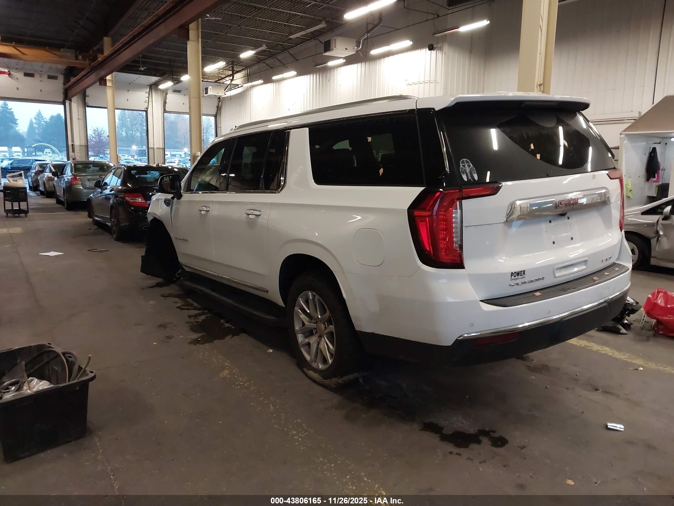 GMC YUKON image 3