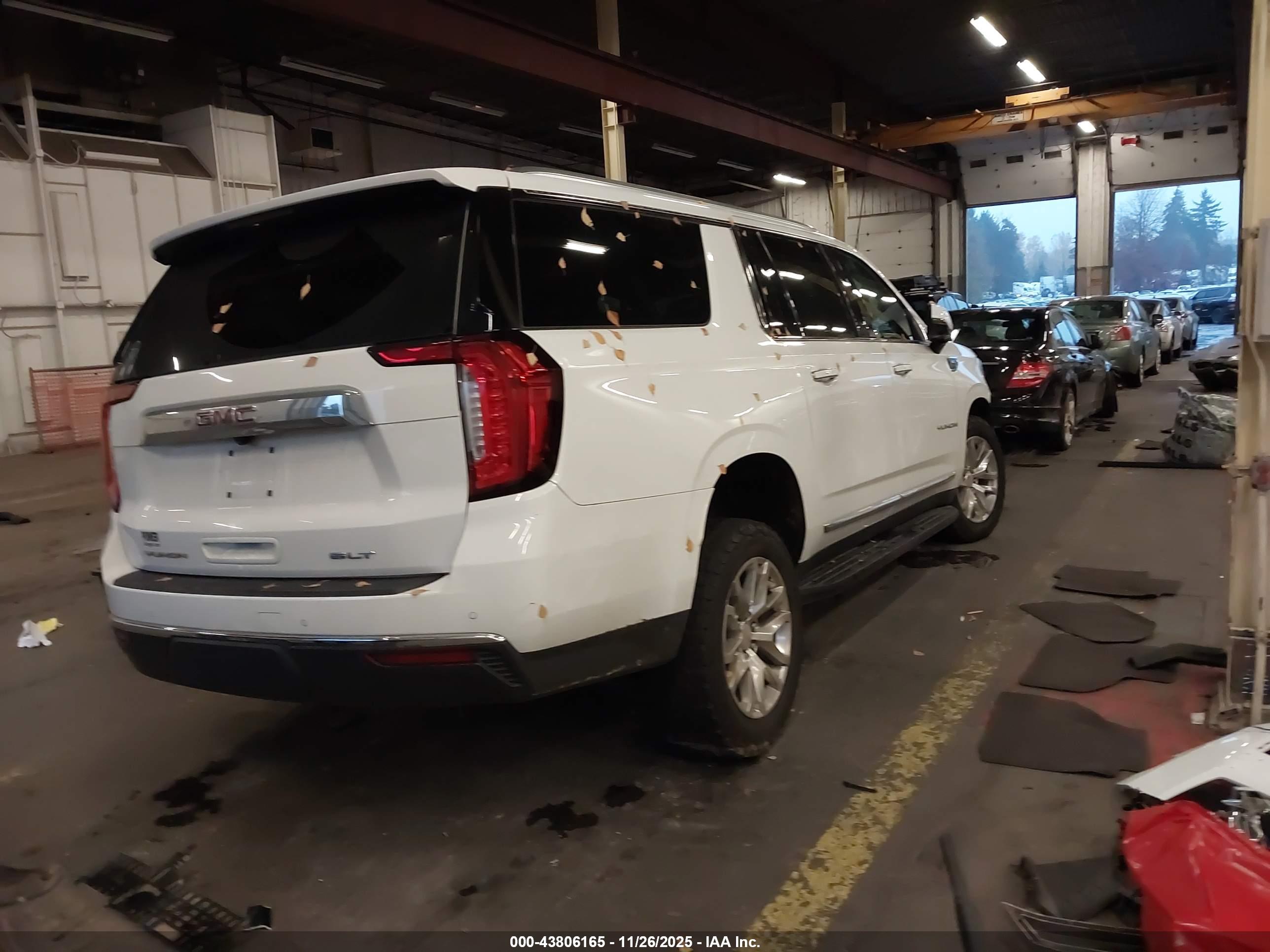 GMC YUKON image 4