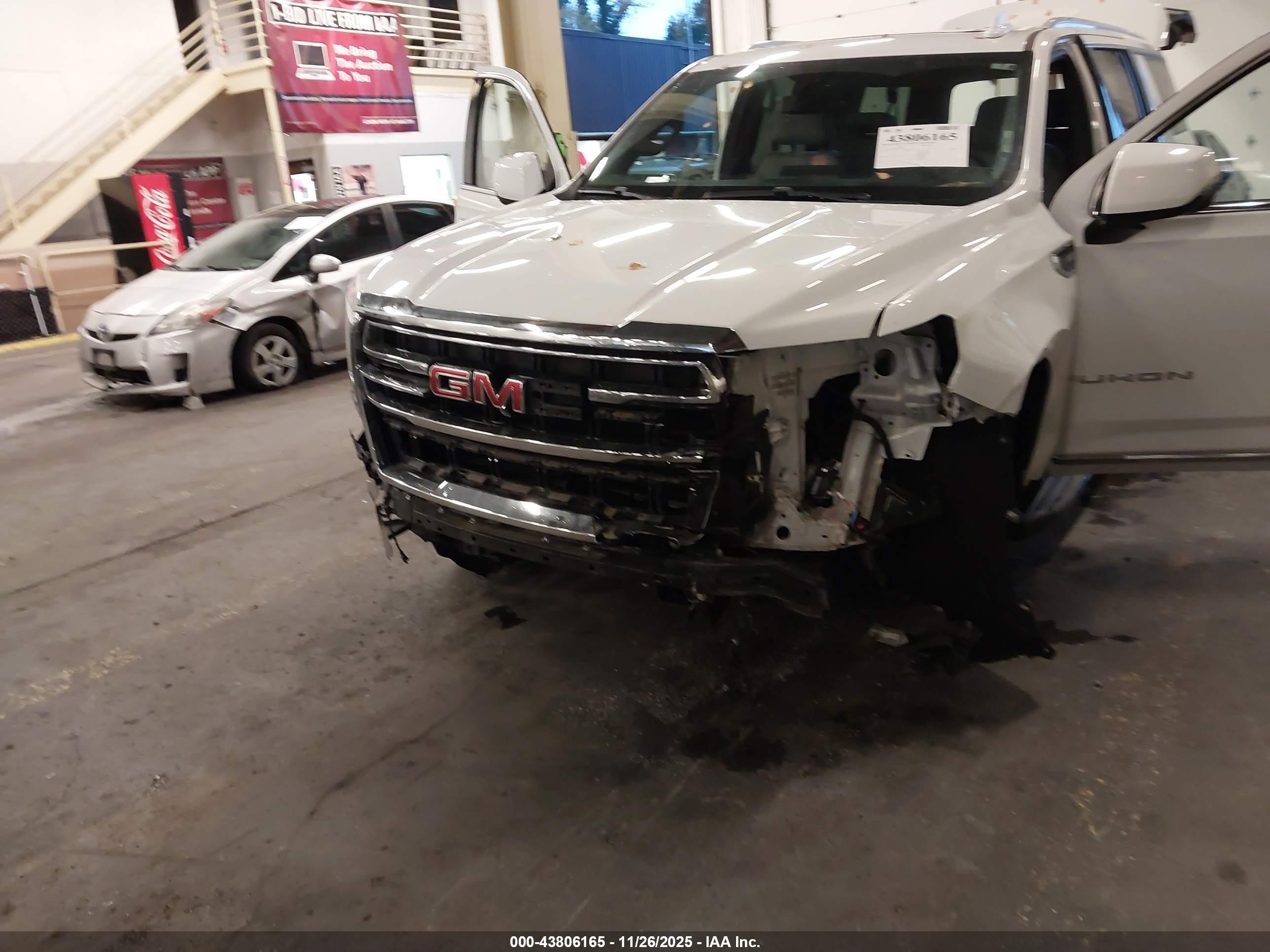 GMC YUKON image 6