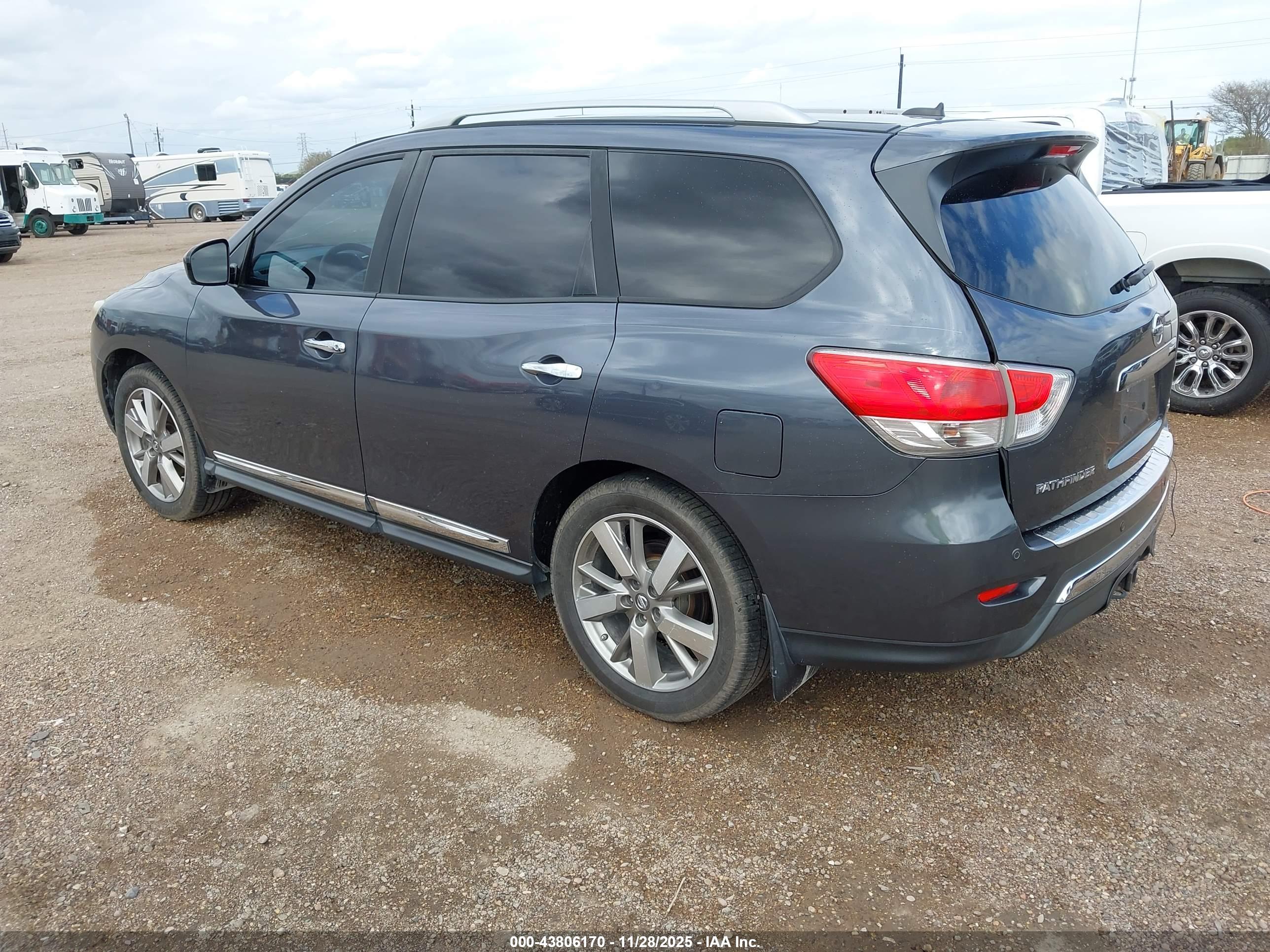NISSAN PATHFINDER image 3