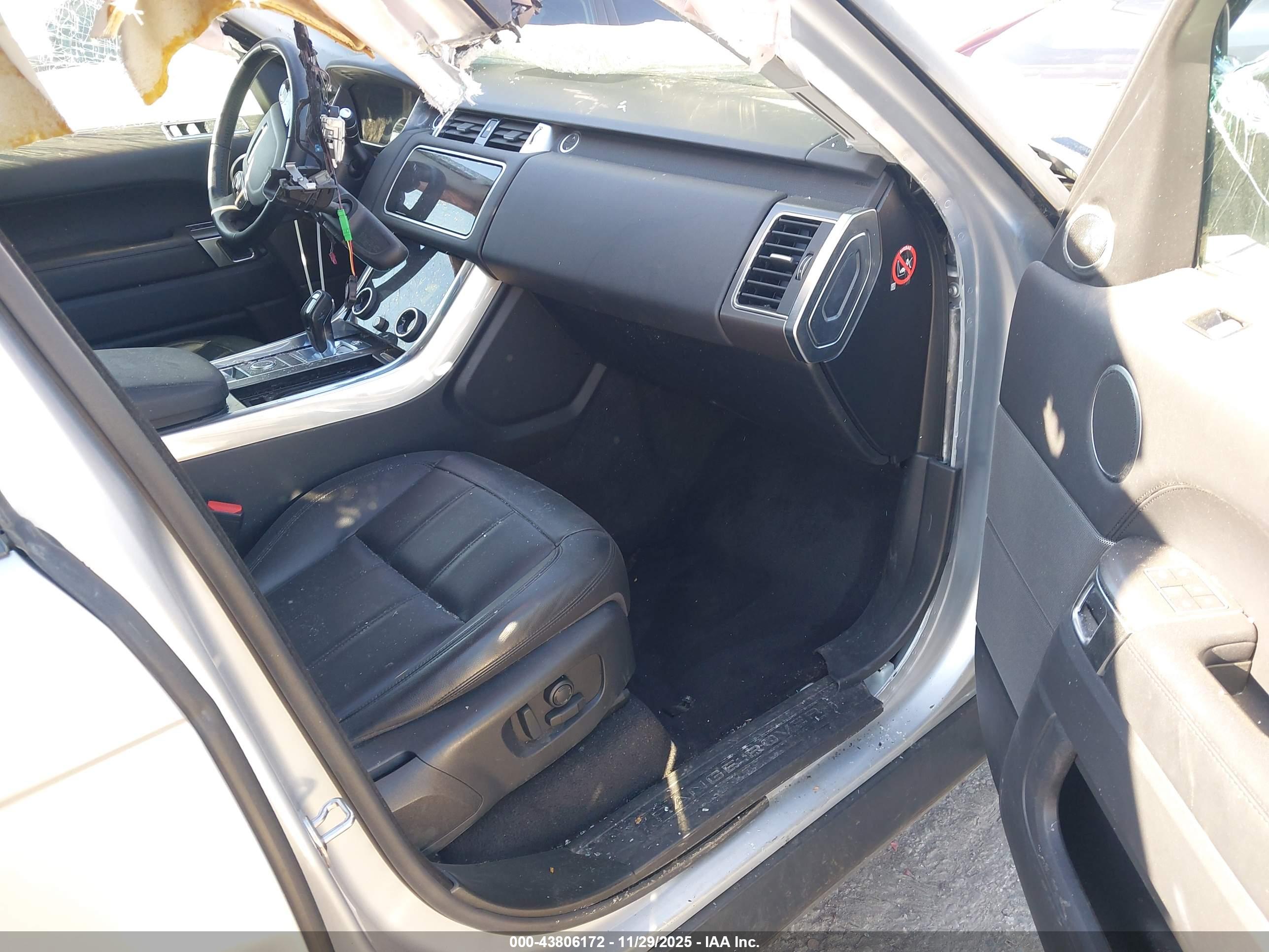 LAND ROVER image 5