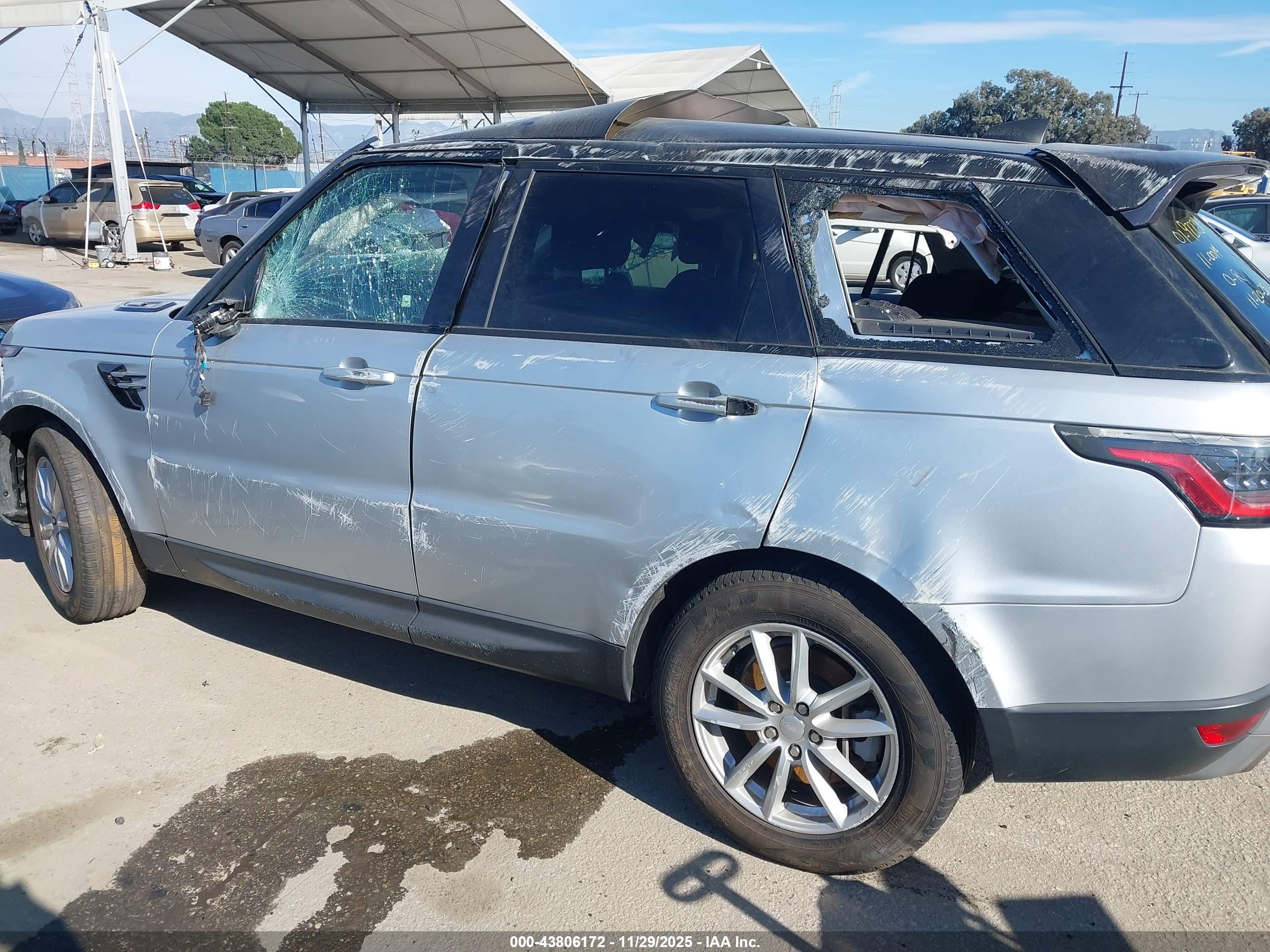LAND ROVER image 6