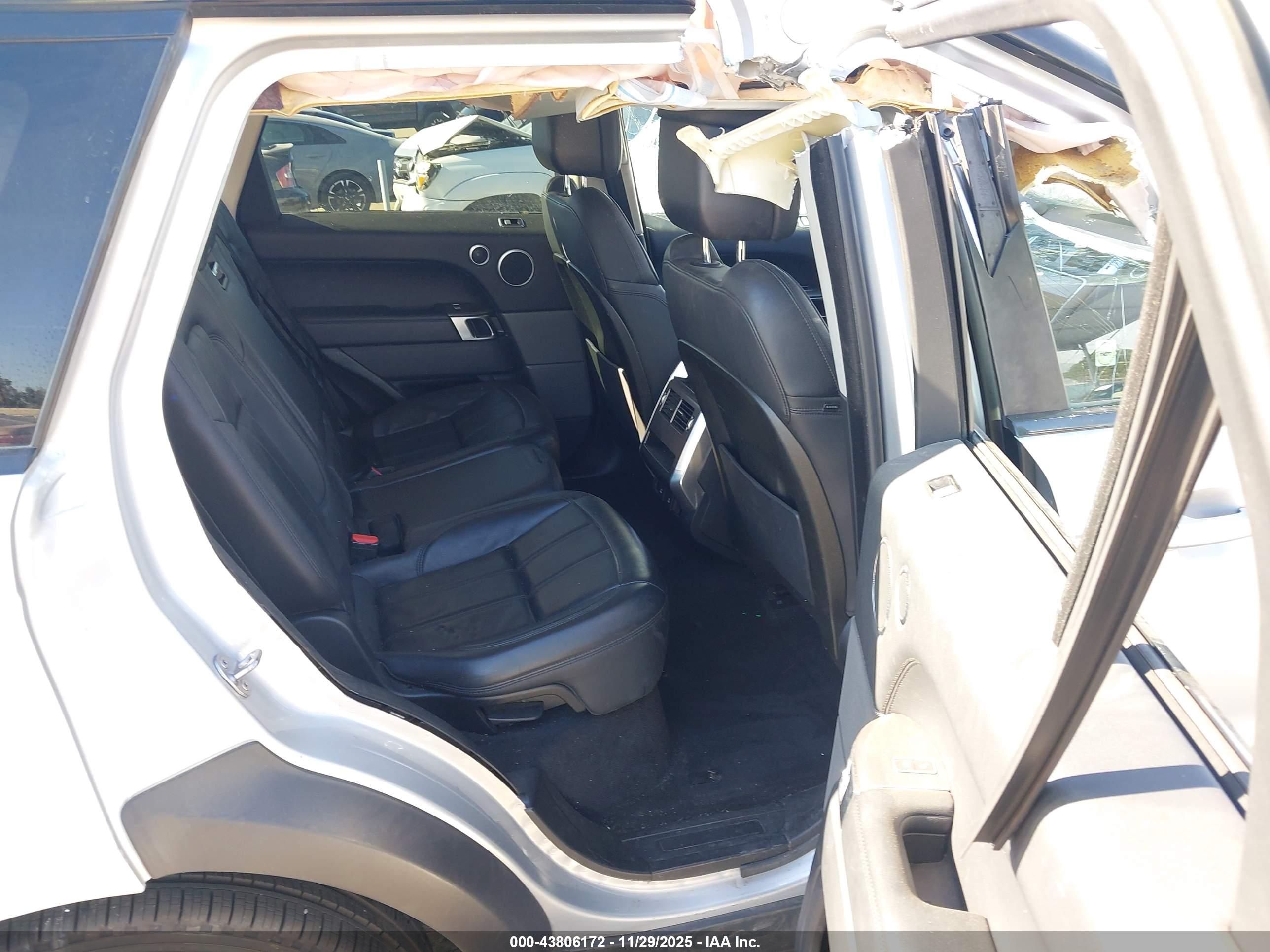 LAND ROVER image 8