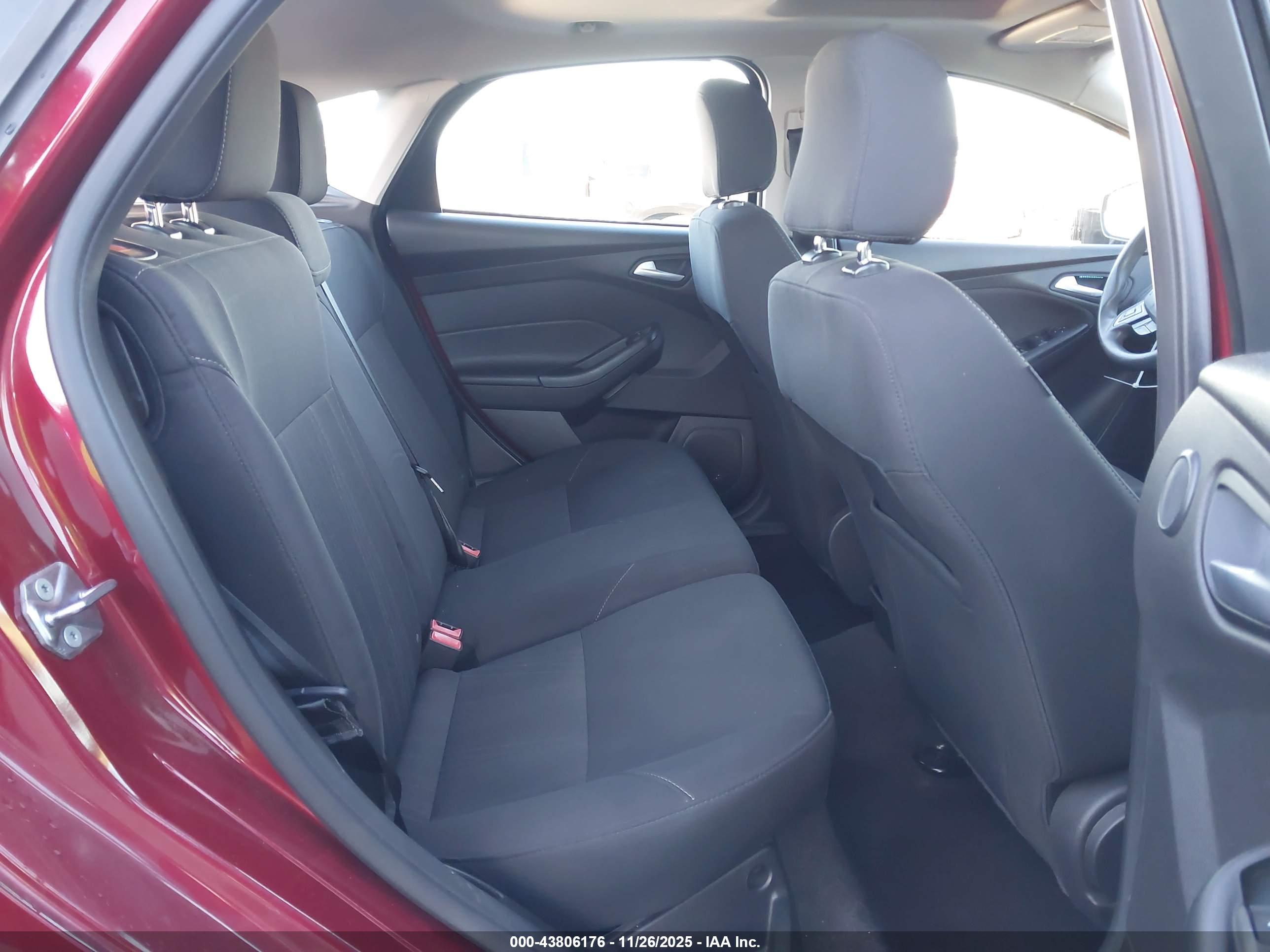 FORD FOCUS image 8