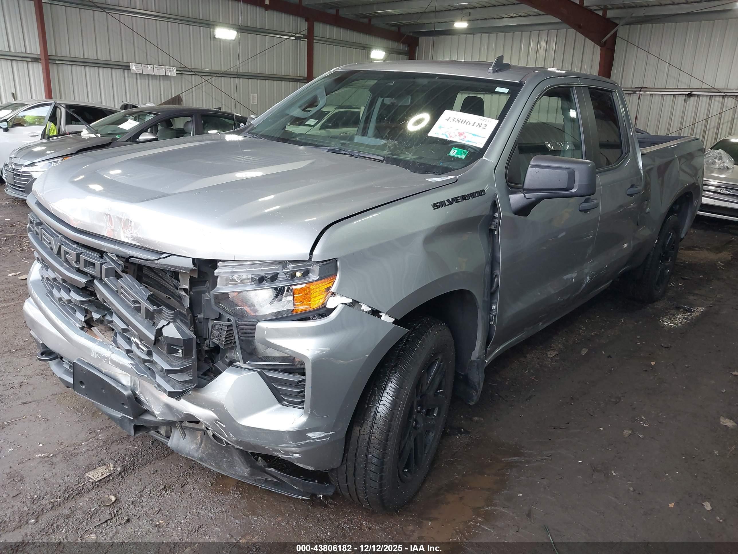 CHEVROLET SILVERADO image 2