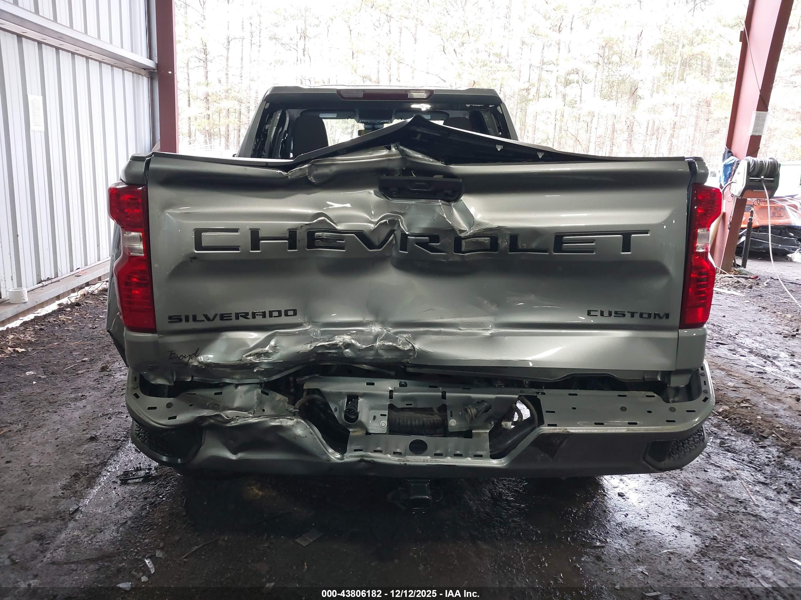 CHEVROLET SILVERADO image 6