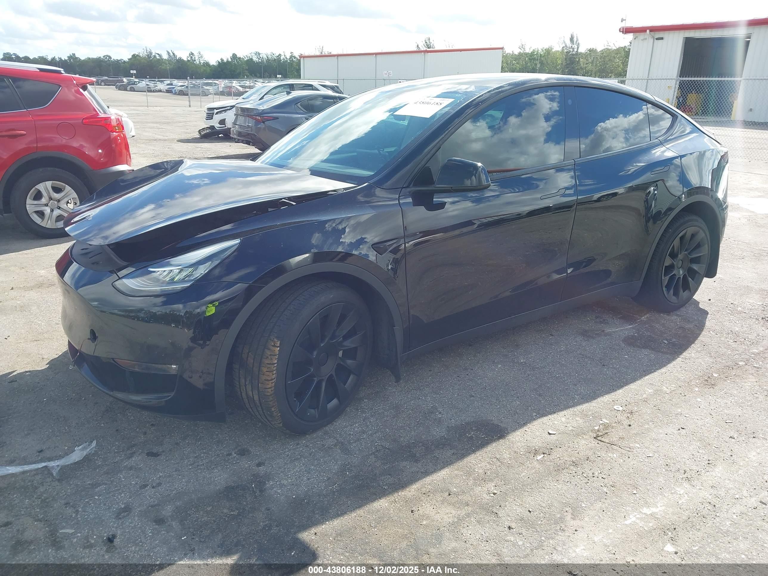 TESLA MODEL image 2