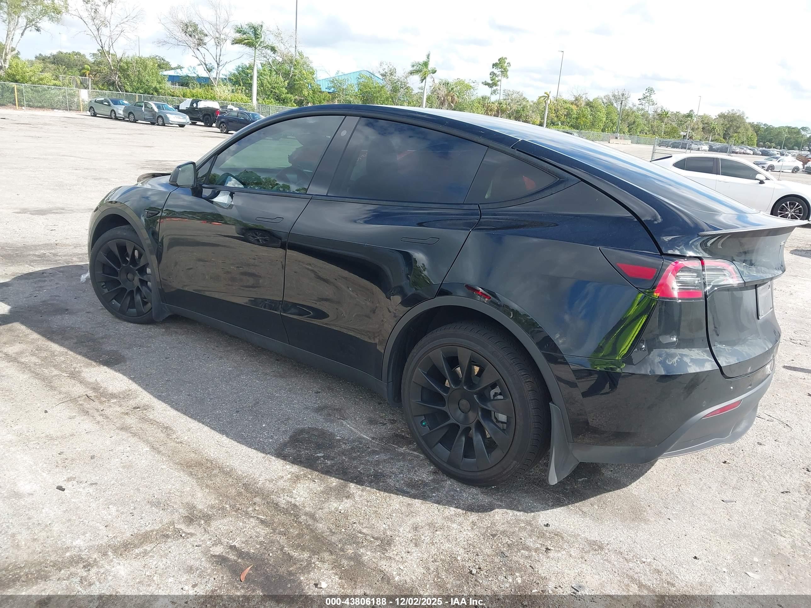 TESLA MODEL image 3