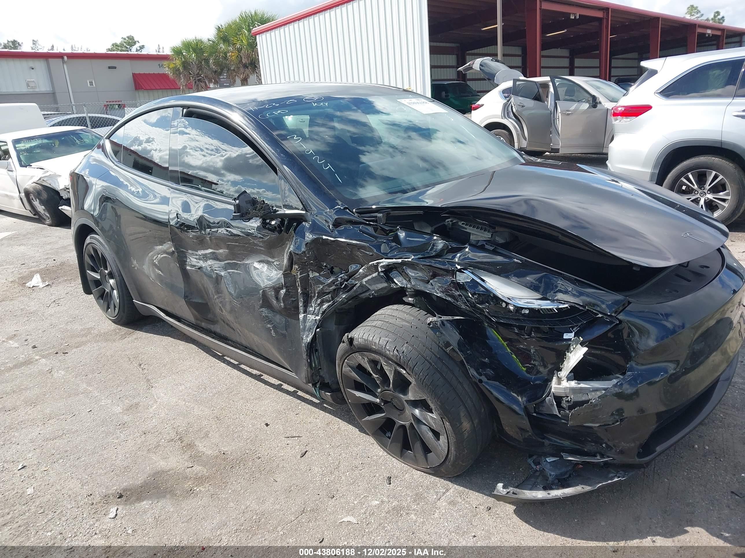 TESLA MODEL image 6