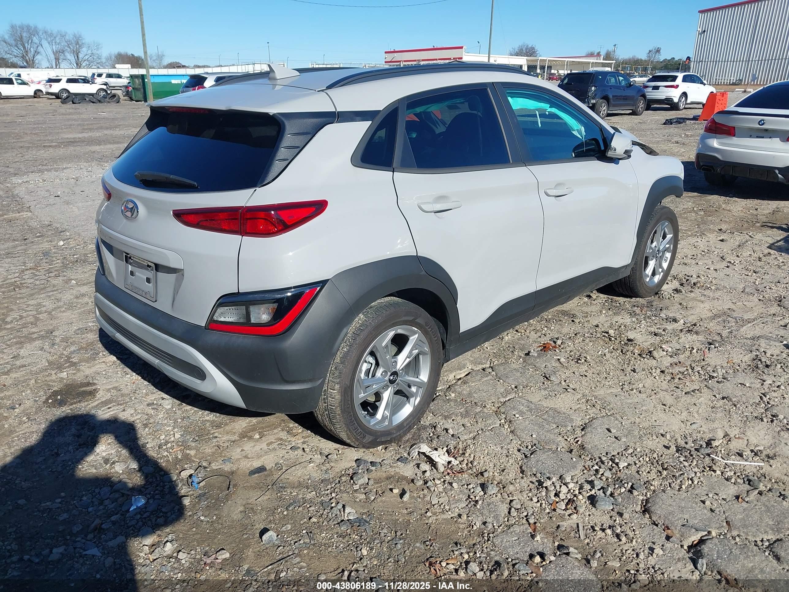 HYUNDAI KONA image 4