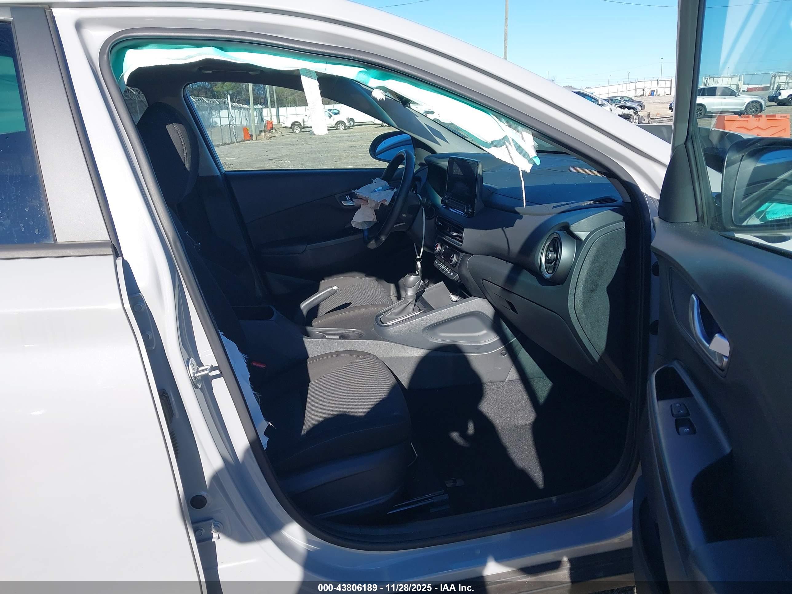 HYUNDAI KONA image 5