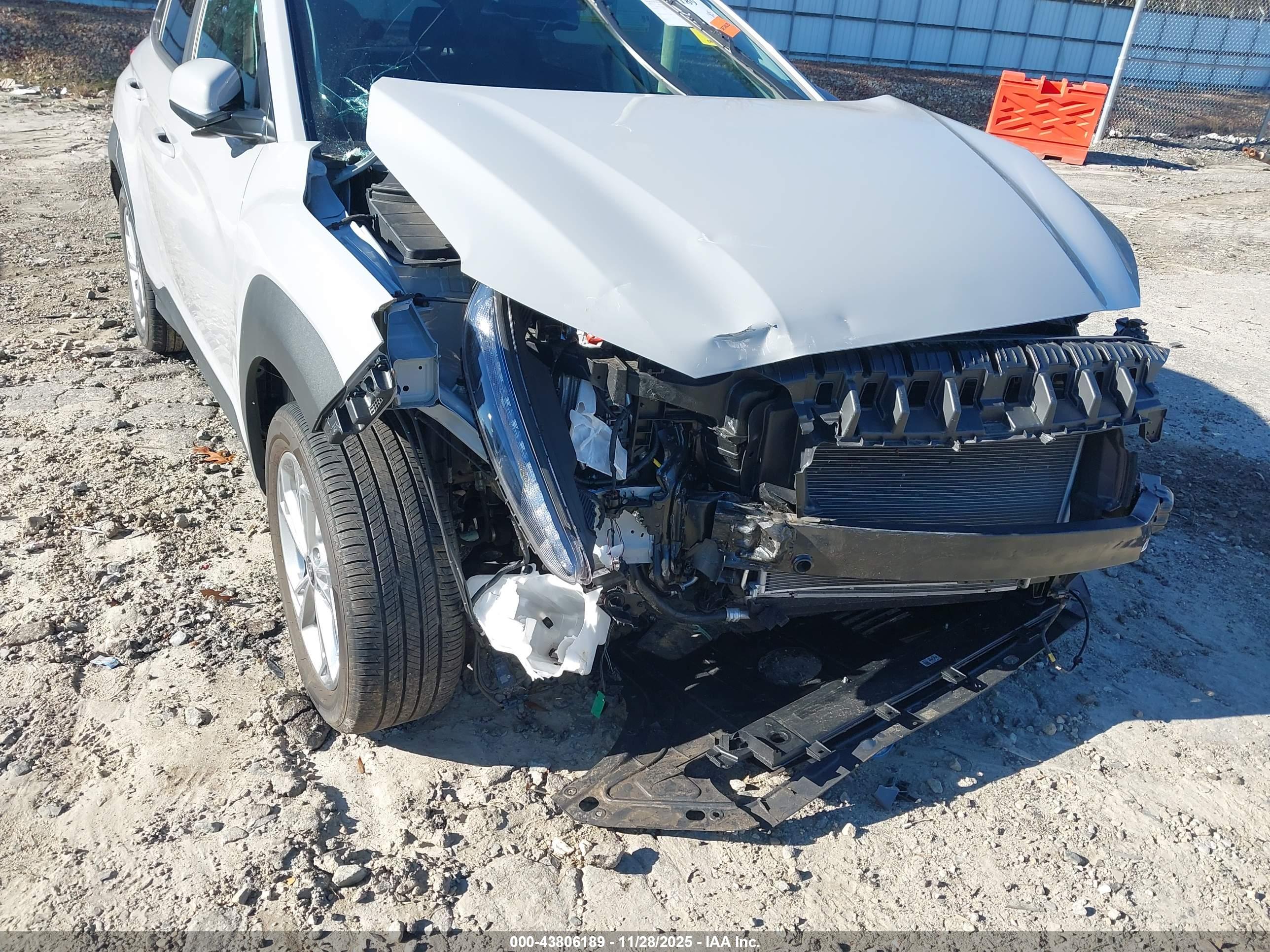 HYUNDAI KONA image 6