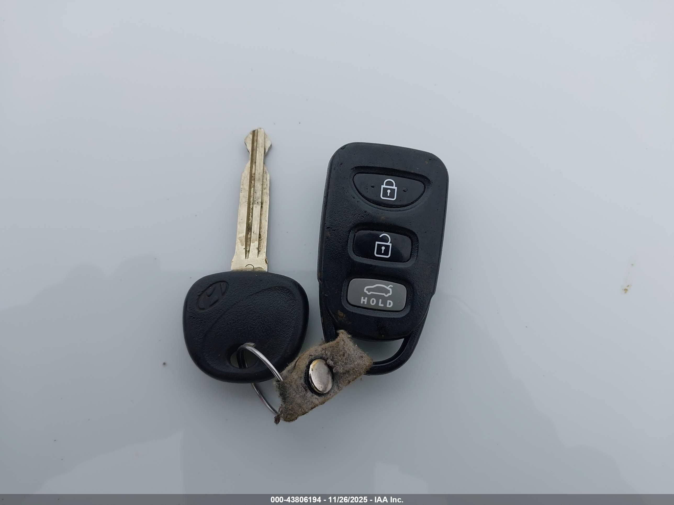 HYUNDAI ELANTRA image 11