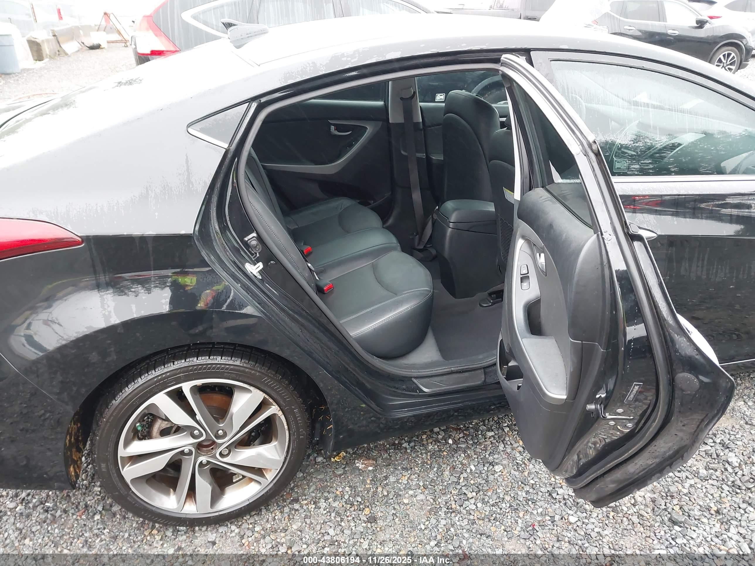 HYUNDAI ELANTRA image 8