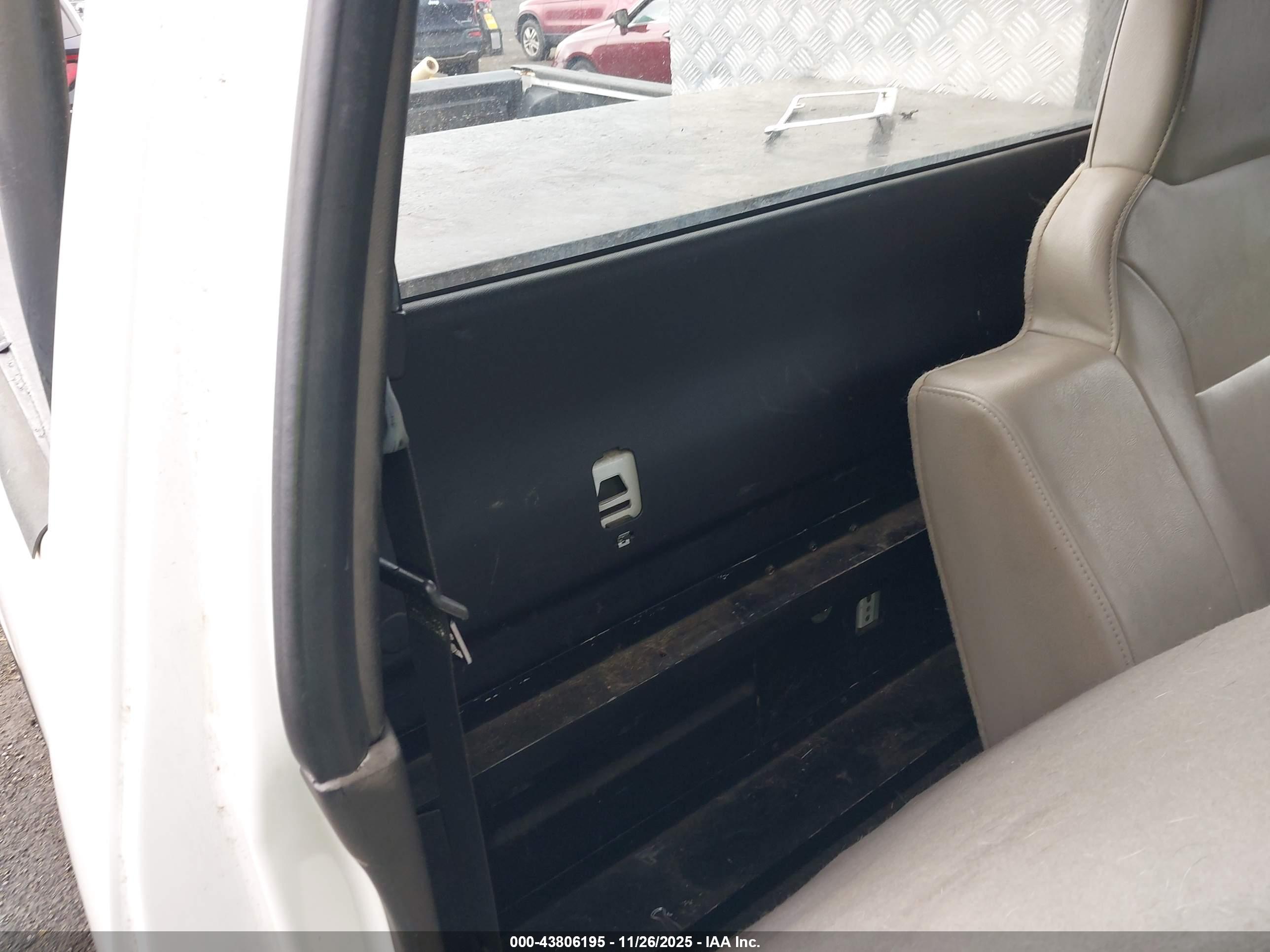 CHEVROLET COLORADO image 8