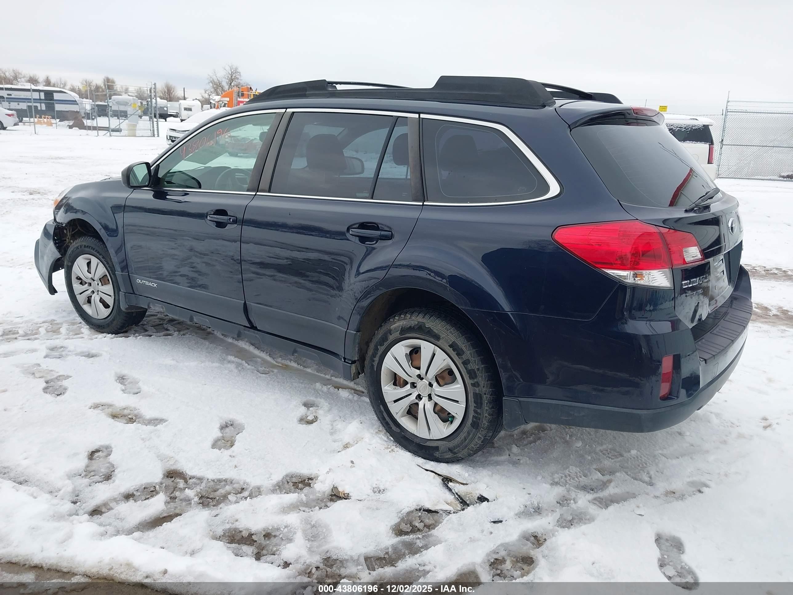 SUBARU OUTBACK image 3